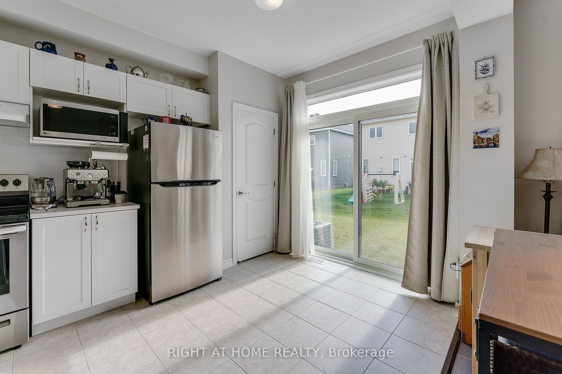 Photo 12 of 715 Derreen Avenue, Ottawa, Stittsville (North) — HOMEH