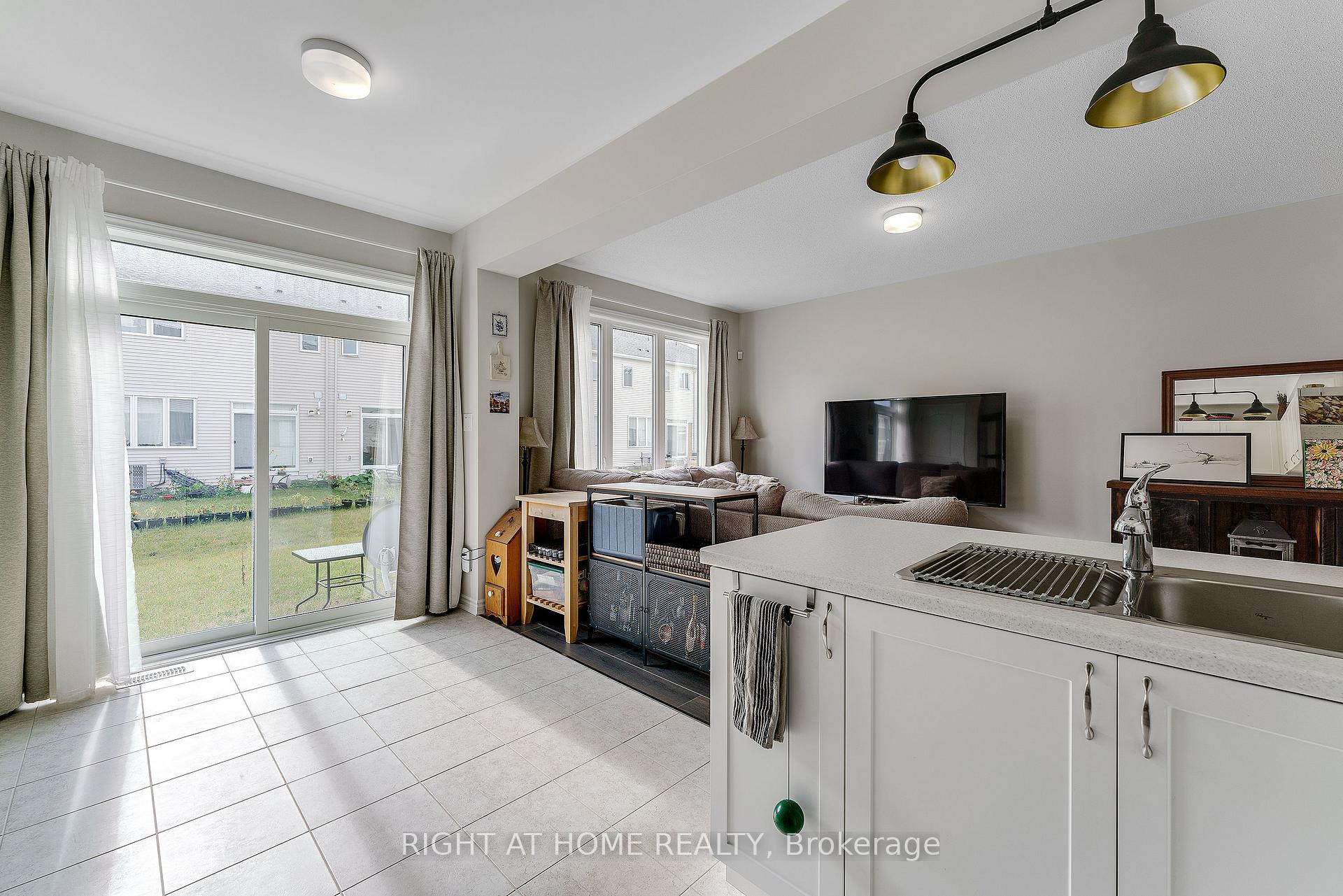 Photo 13 of 715 Derreen Avenue, Ottawa, Stittsville (North) — HOMEH
