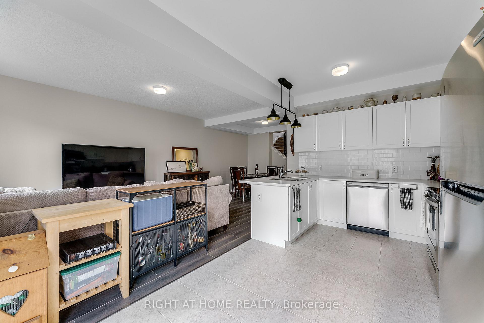 Photo 14 of 715 Derreen Avenue, Ottawa, Stittsville (North) — HOMEH