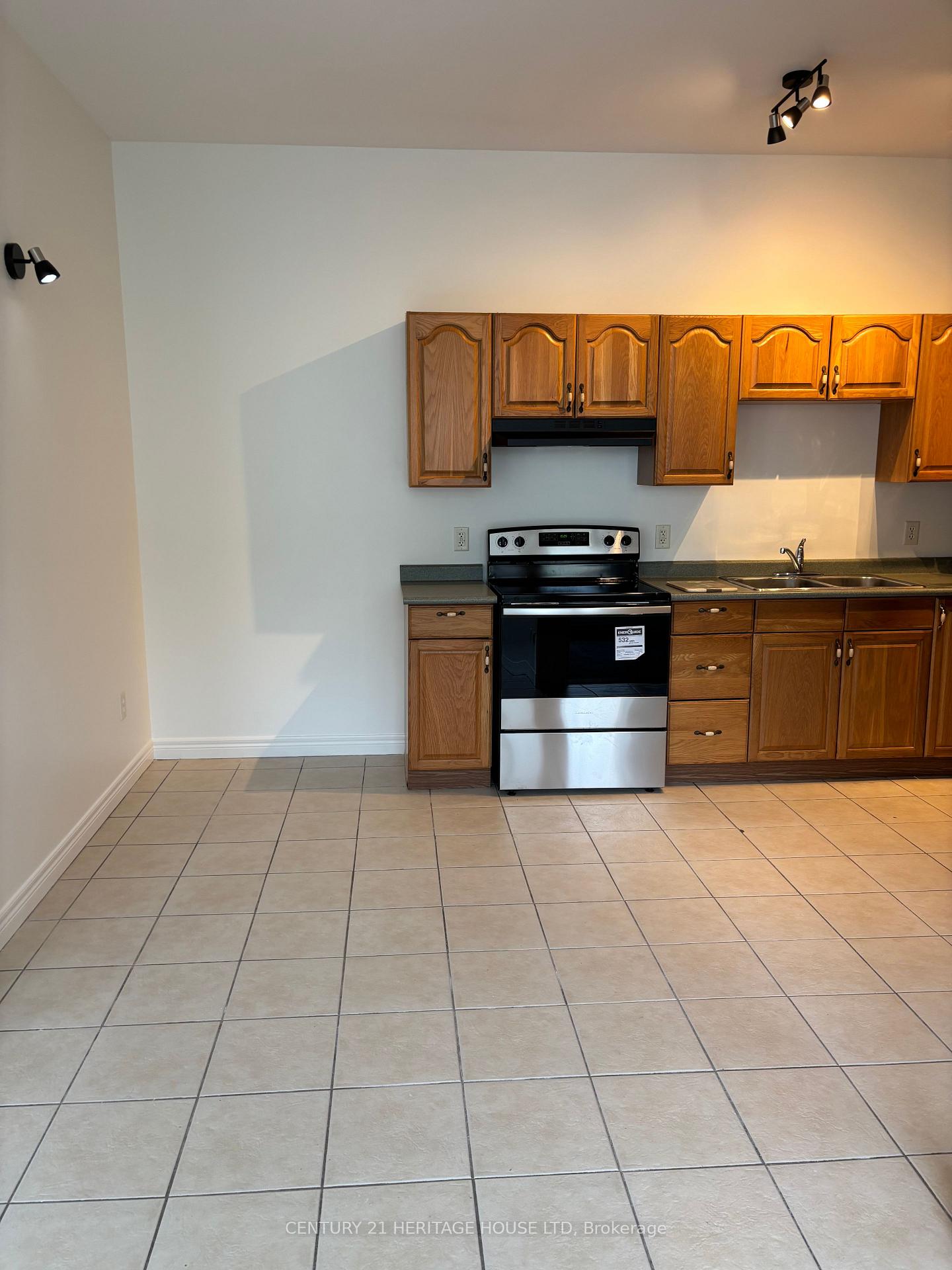 Photo 7 of Unit 1, 580 Talbot Street, St. Thomas — HOMEH