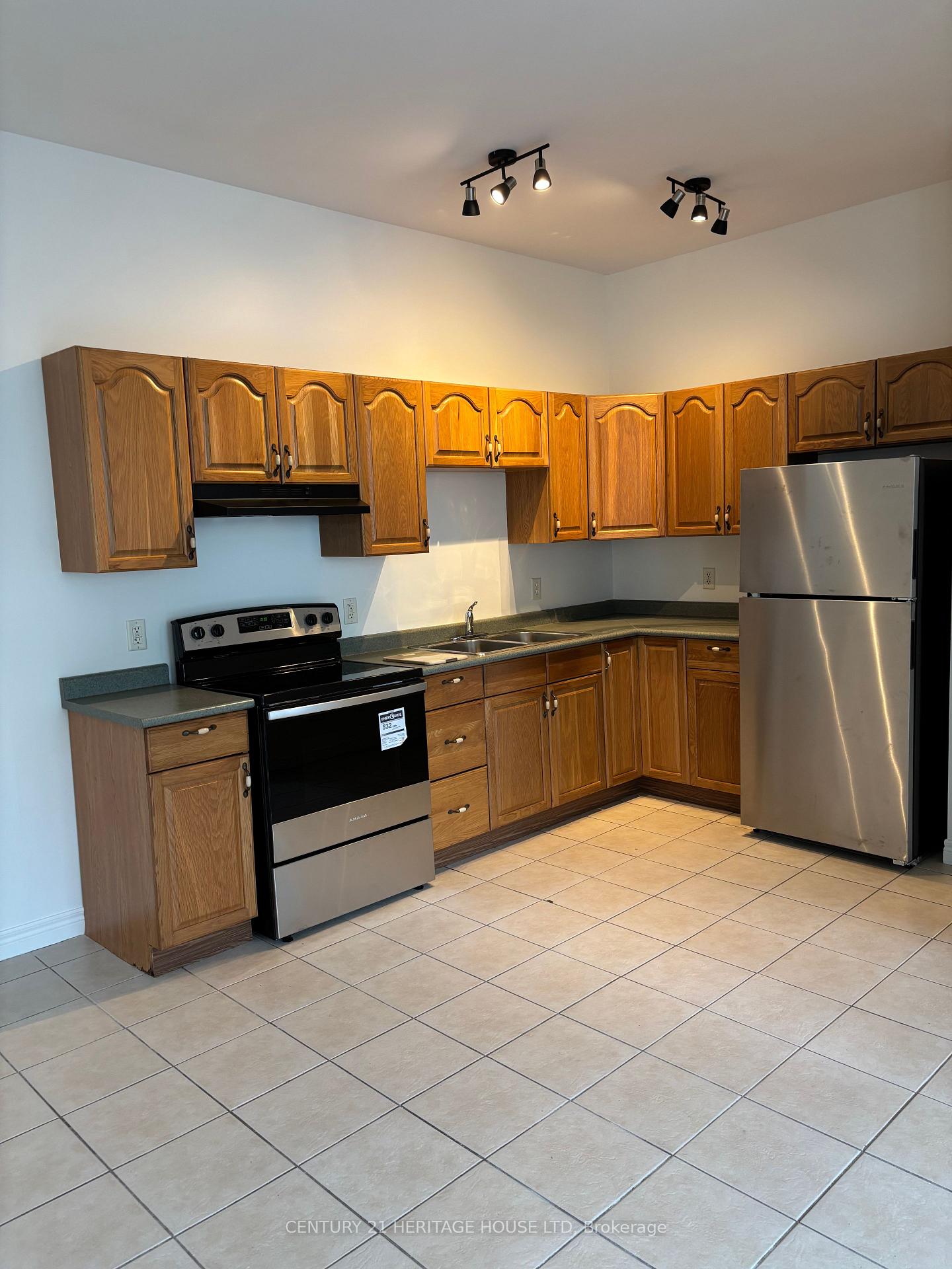 Photo 8 of Unit 1, 580 Talbot Street, St. Thomas — HOMEH