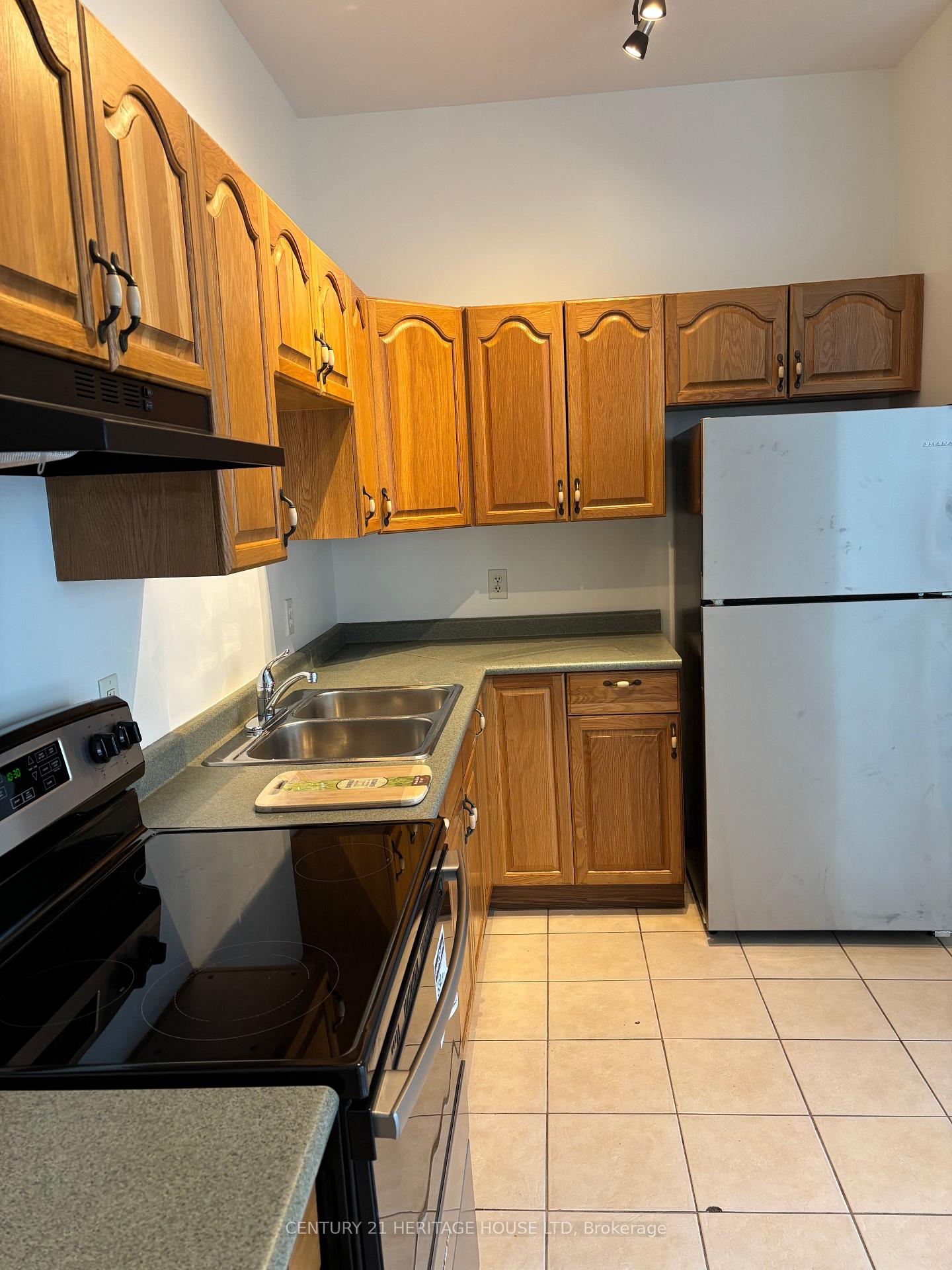 Photo 9 of Unit 1, 580 Talbot Street, St. Thomas — HOMEH