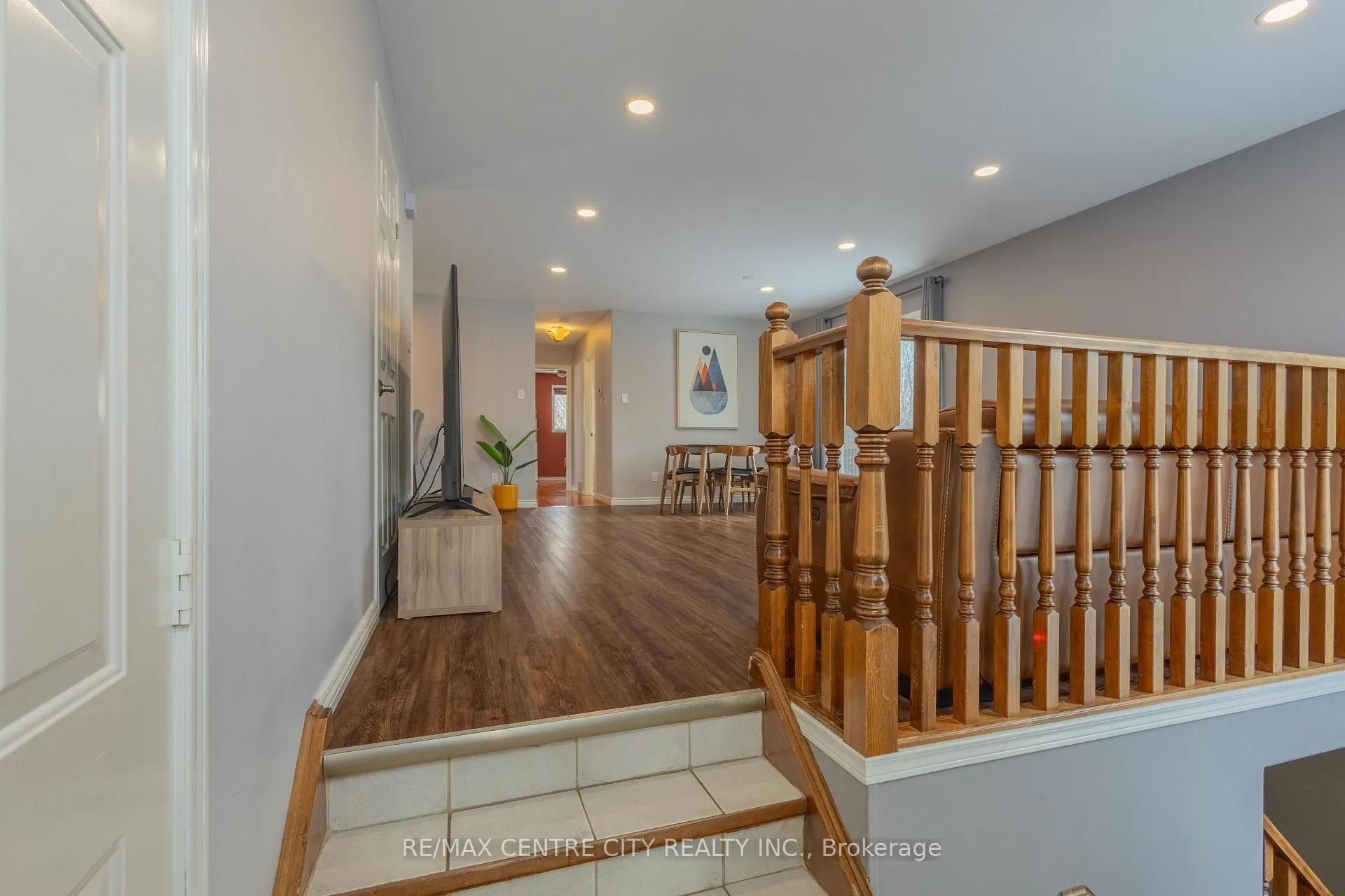Photo 3 of 41619 Major Line, St. Thomas — HOMEH