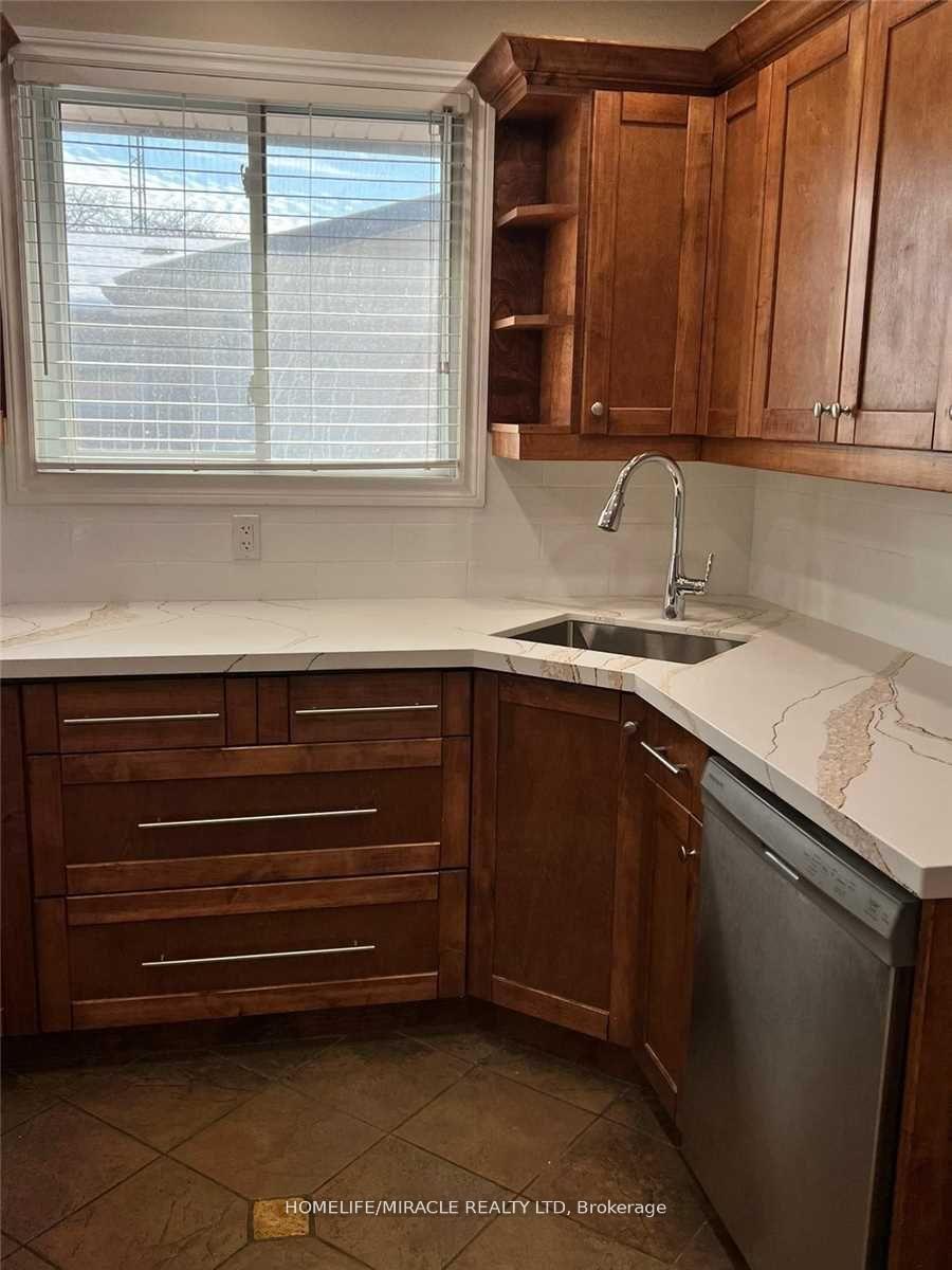 Photo 5 of 78 Regent Drive, St. Catharines, Vine/Linwell — HOMEH