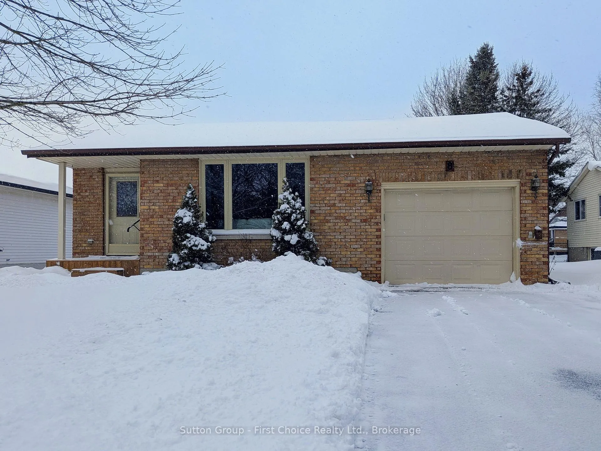 Front of 8 Dunsford Crescent