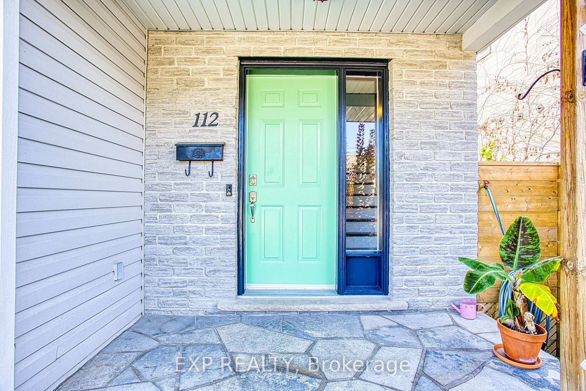 Photo 4 of 112 Arthur Street, St. Catharines, Port Weller — HOMEH