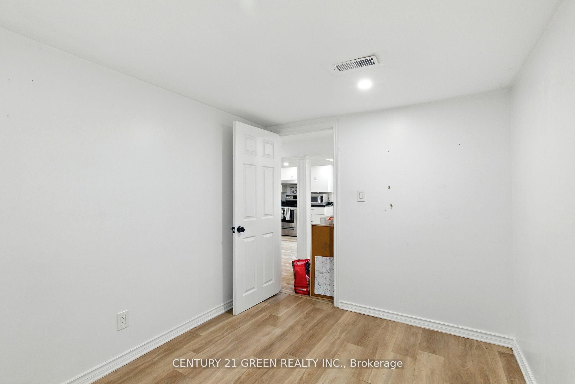 Photo 2 of 42 Bloomfield Avenue, St. Catharines, Secord Woods — HOMEH