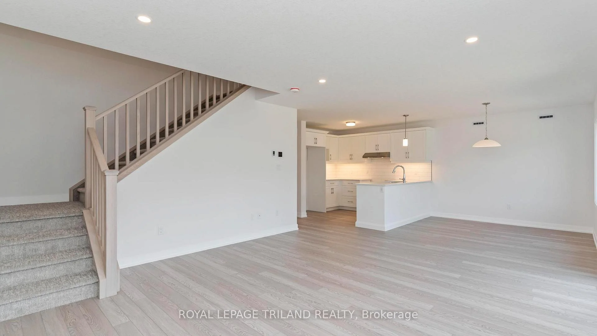Photo 11 of 118 Styles Drive, St. Thomas — HOMEH