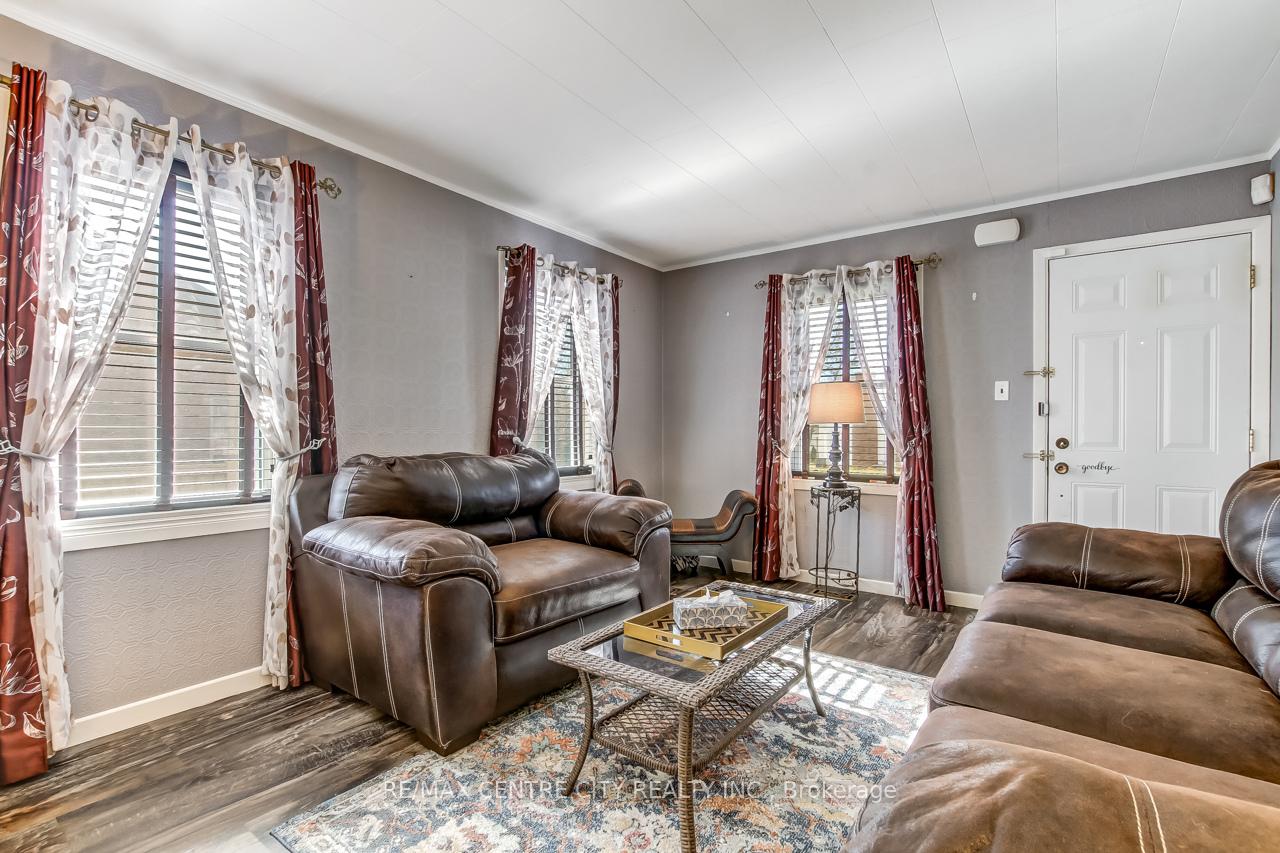 Photo 4 of 145 Hughes Street, St. Thomas — HOMEH