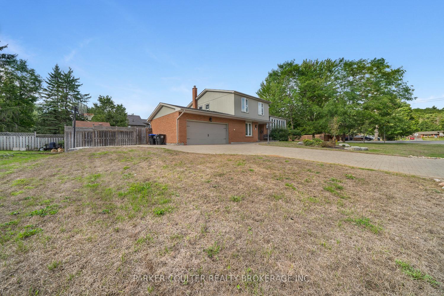 Photo 2 of 30 Cedar Creek Road, Springwater, Midhurst — HOMEH