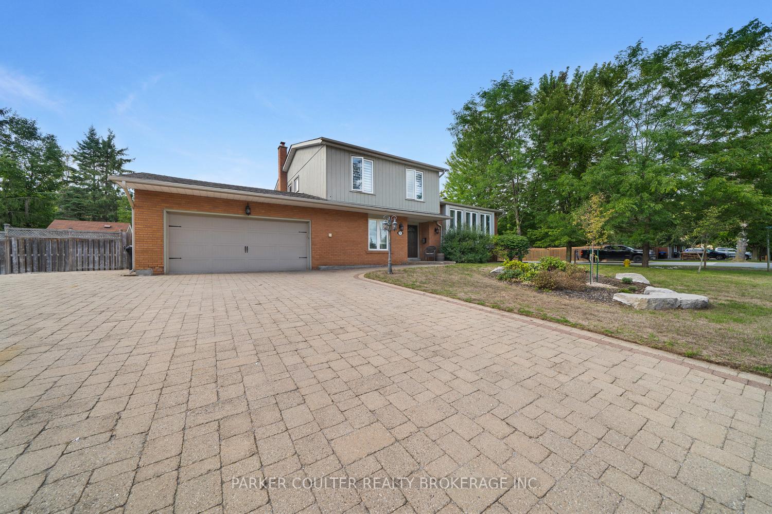 Photo 3 of 30 Cedar Creek Road, Springwater, Midhurst — HOMEH