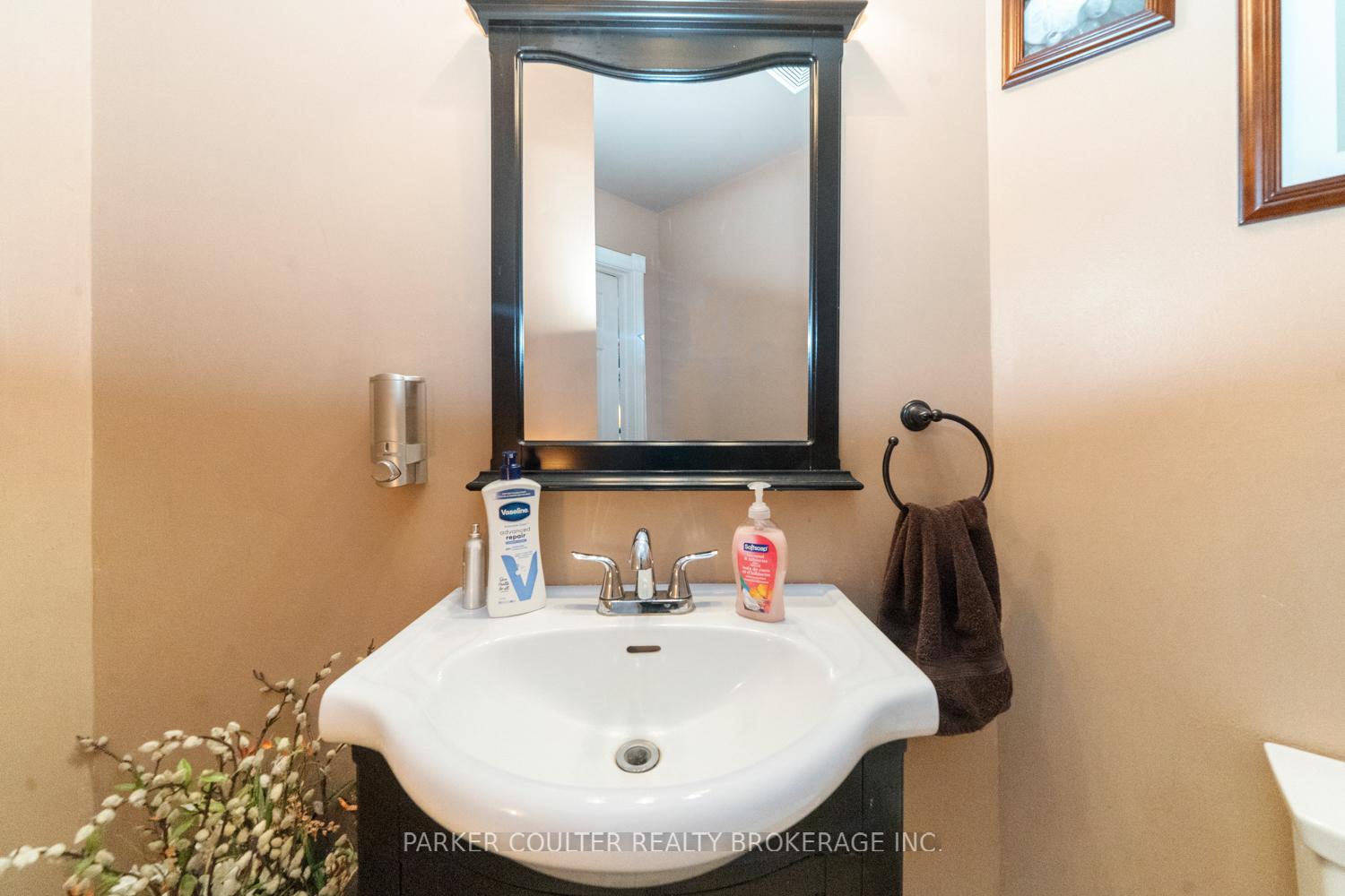 Photo 11 of 30 Cedar Creek Road, Springwater, Midhurst — HOMEH