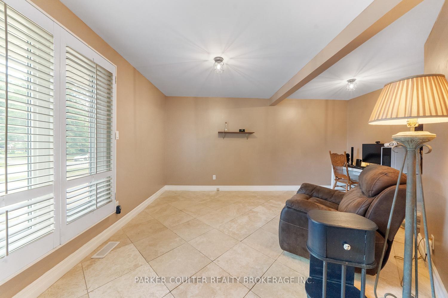 Photo 12 of 30 Cedar Creek Road, Springwater, Midhurst — HOMEH