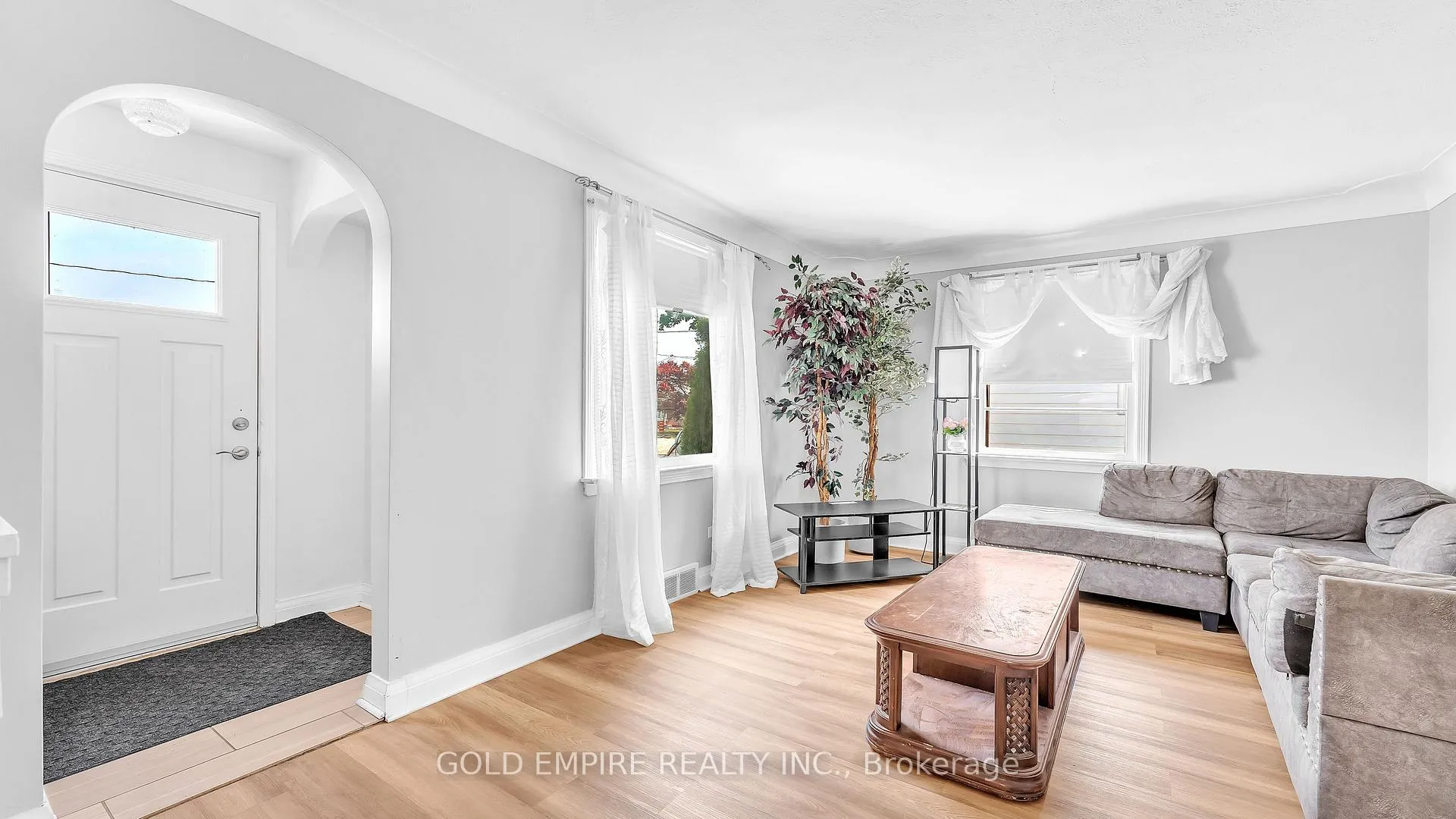 Photo 2 of 157 Chestnut Street, St. Thomas — HOMEH
