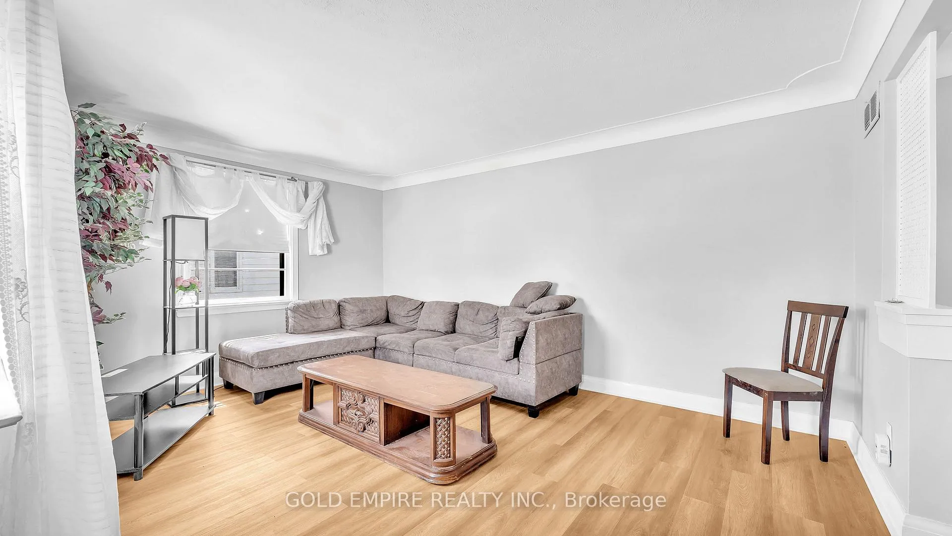 Photo 3 of 157 Chestnut Street, St. Thomas — HOMEH