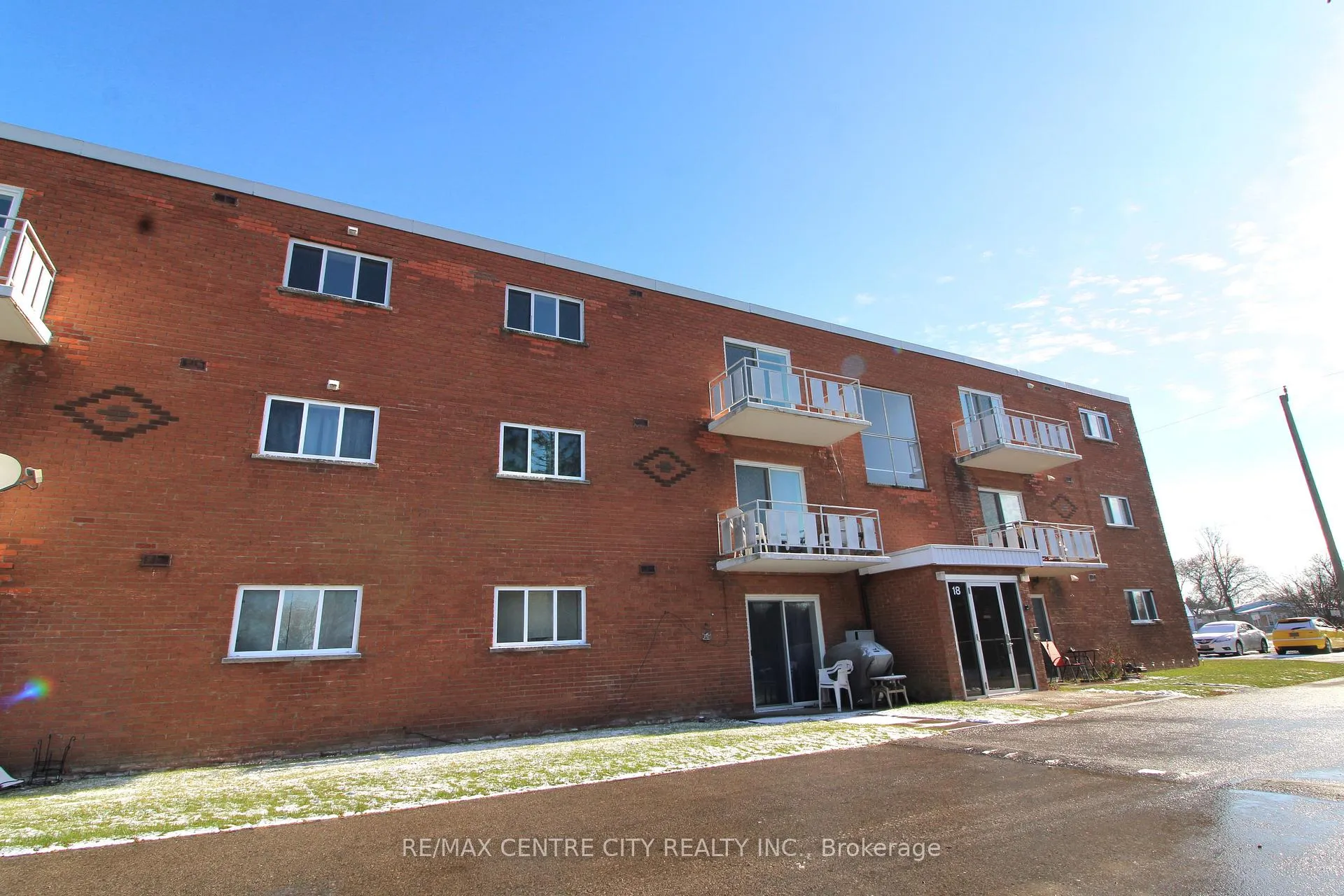 Photo 3 of Unit 18, 18 Holland Street, St. Thomas — HOMEH