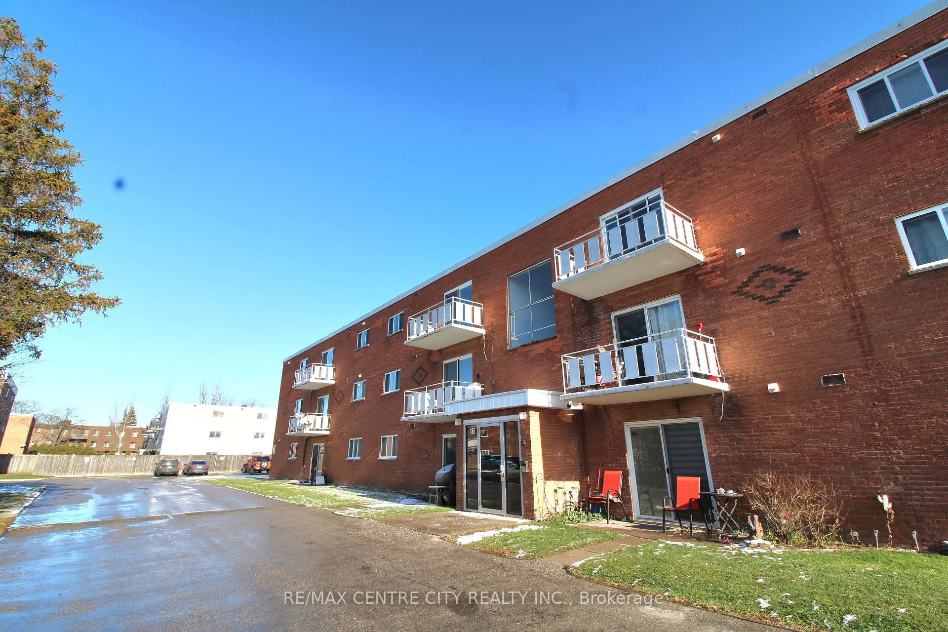 Photo 4 of Unit 18, 18 Holland Street, St. Thomas — HOMEH