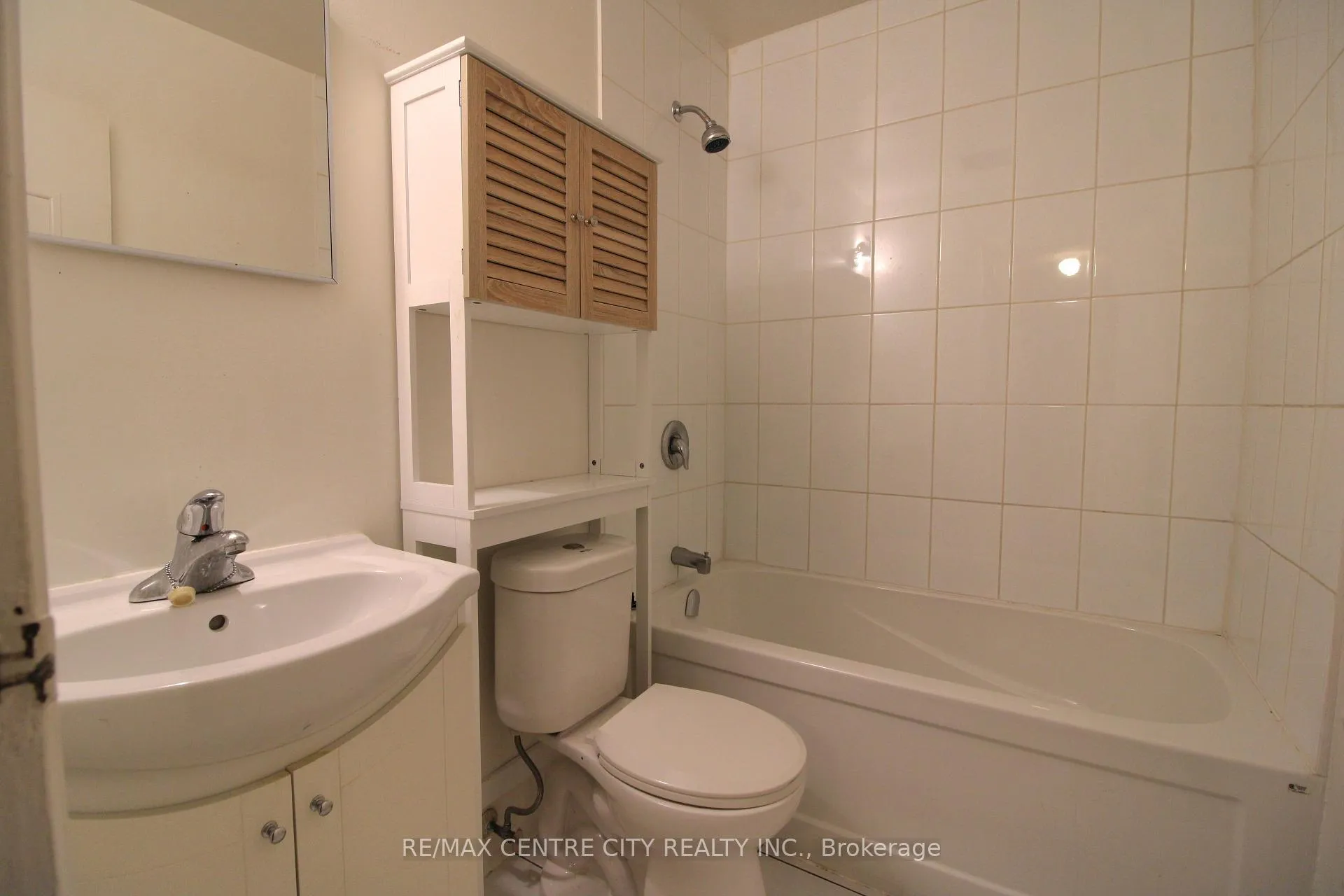 Photo 14 of Unit 18, 18 Holland Street, St. Thomas — HOMEH