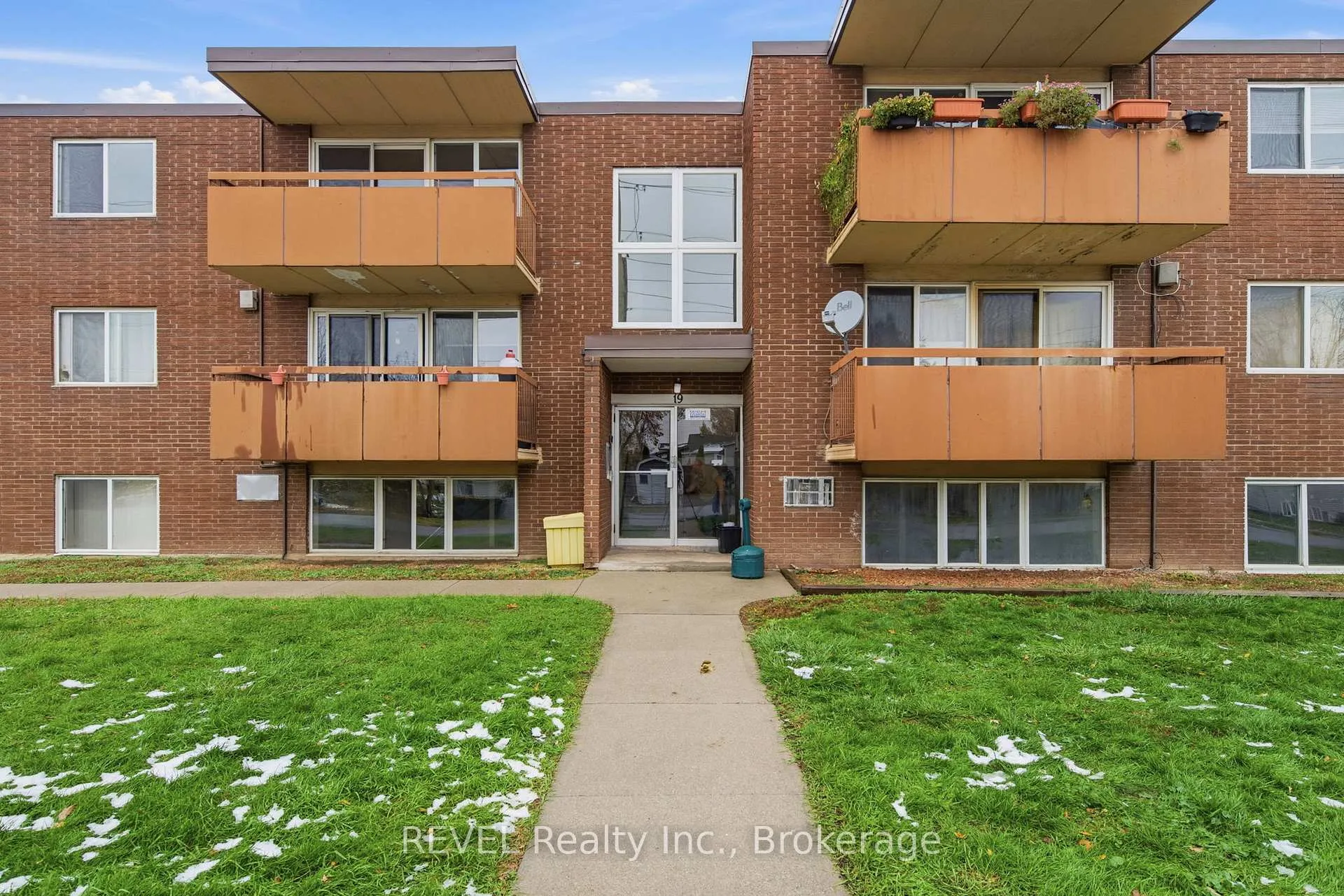 Photo 1 of Unit 101, 19 Manchester Avenue, St. Catharines, Haig — HOMEH