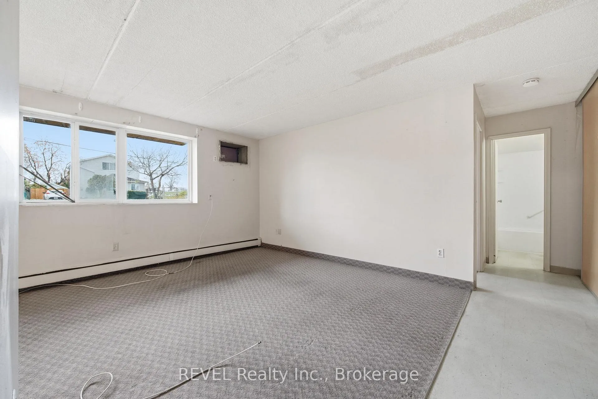 Photo 3 of Unit 101, 19 Manchester Avenue, St. Catharines, Haig — HOMEH