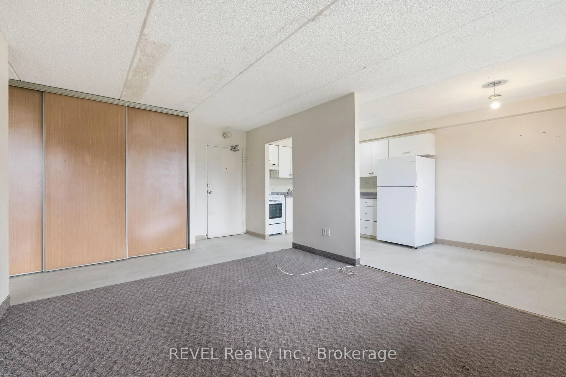 Photo 5 of Unit 101, 19 Manchester Avenue, St. Catharines, Haig — HOMEH