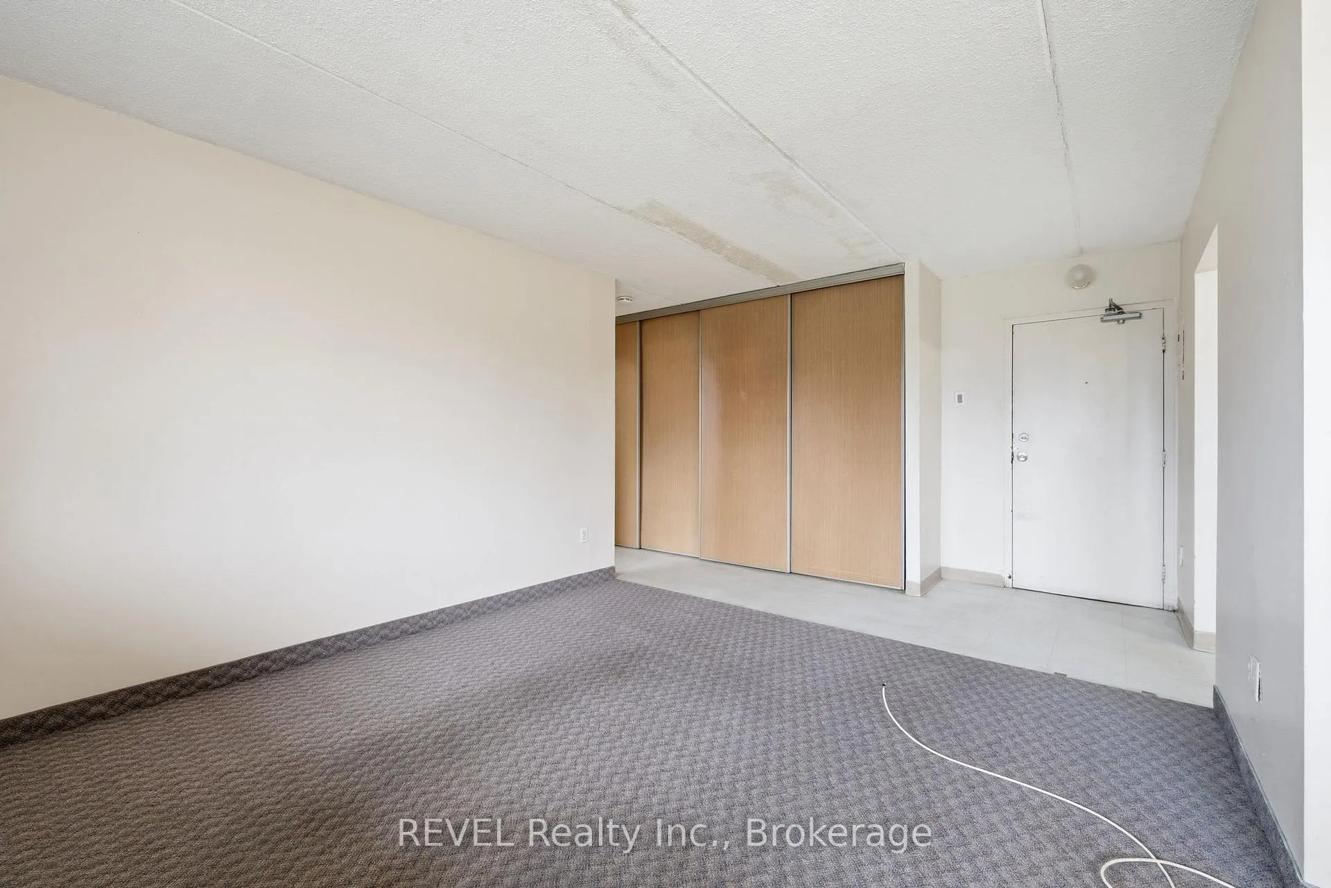 Photo 6 of Unit 101, 19 Manchester Avenue, St. Catharines, Haig — HOMEH