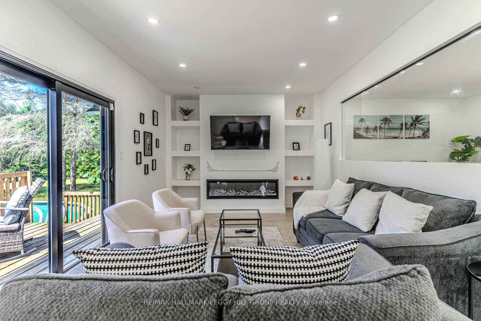 Photo 3 of 20 Hillview Crescent, Springwater, Rural Springwater — HOMEH