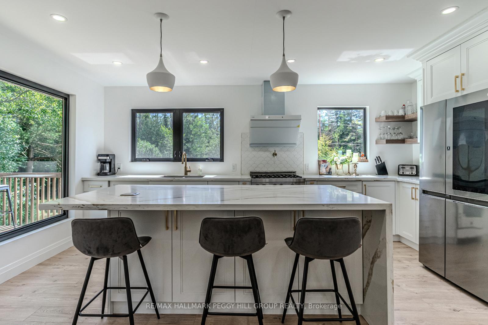 Photo 5 of 20 Hillview Crescent, Springwater, Rural Springwater — HOMEH