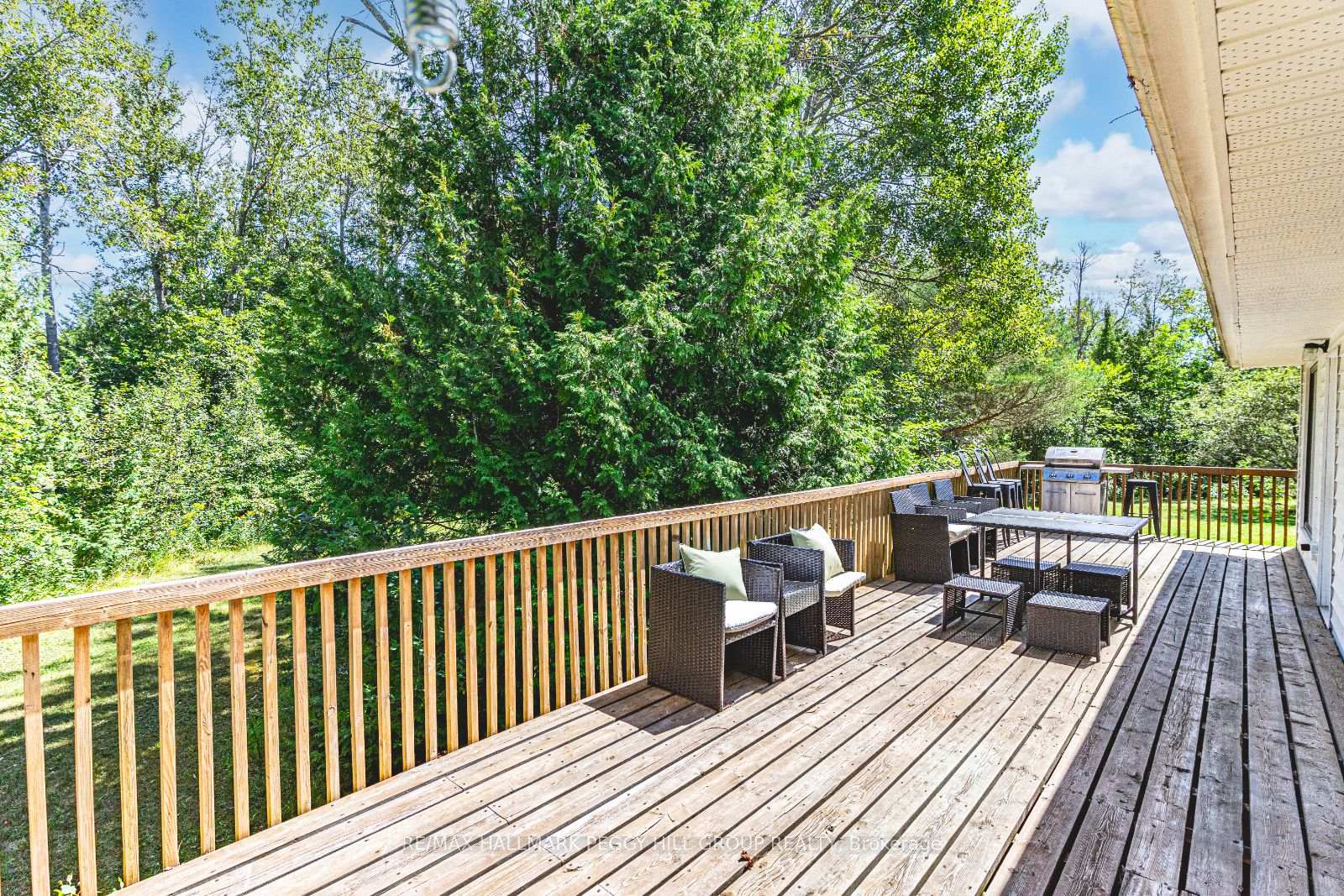 Photo 23 of 20 Hillview Crescent, Springwater, Rural Springwater — HOMEH
