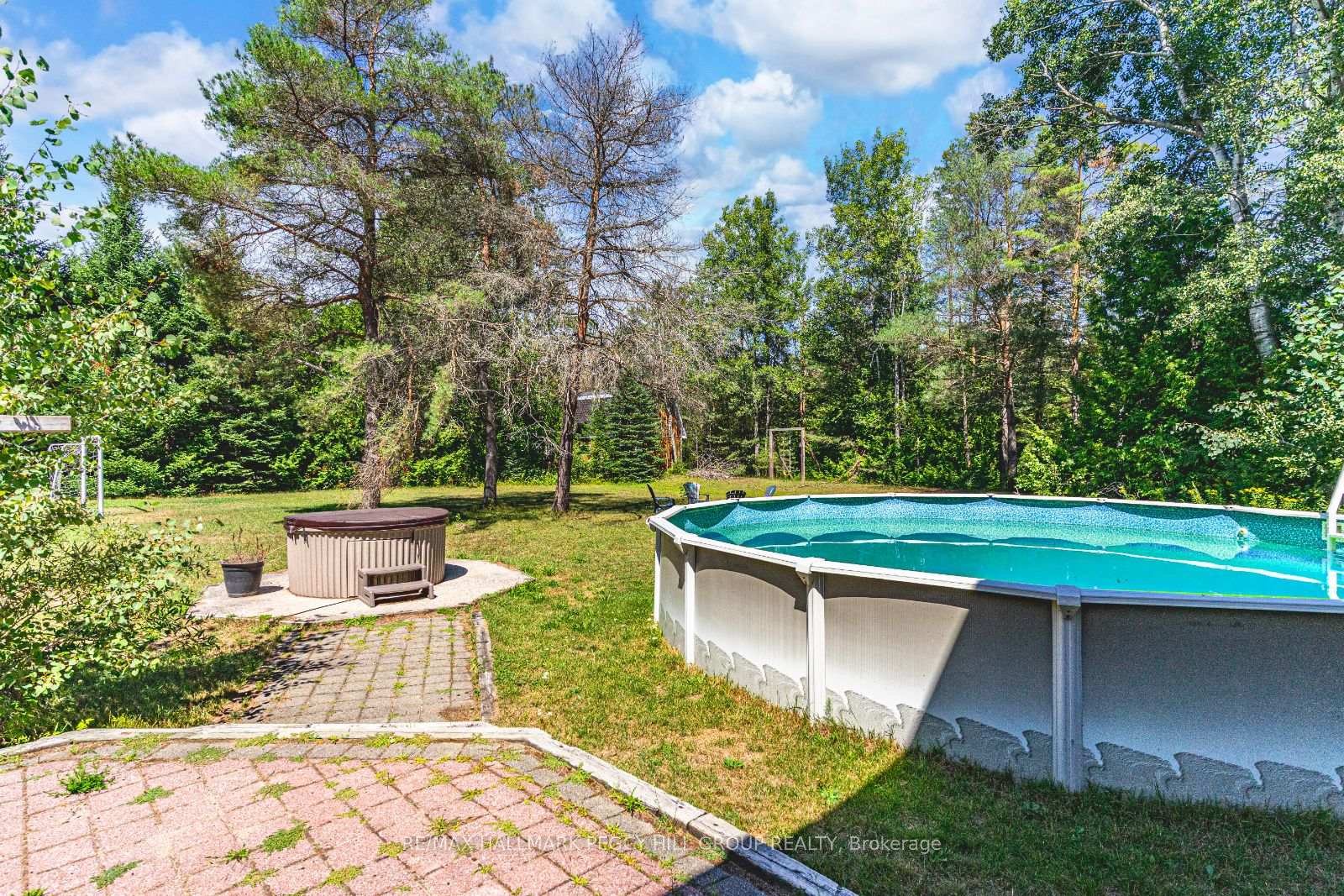 Photo 24 of 20 Hillview Crescent, Springwater, Rural Springwater — HOMEH