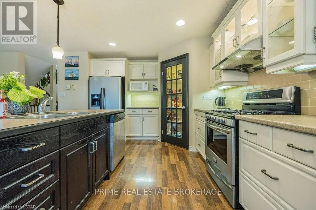Photo 9 of 6 Peach Tree Boulevard, St. Thomas — HOMEH