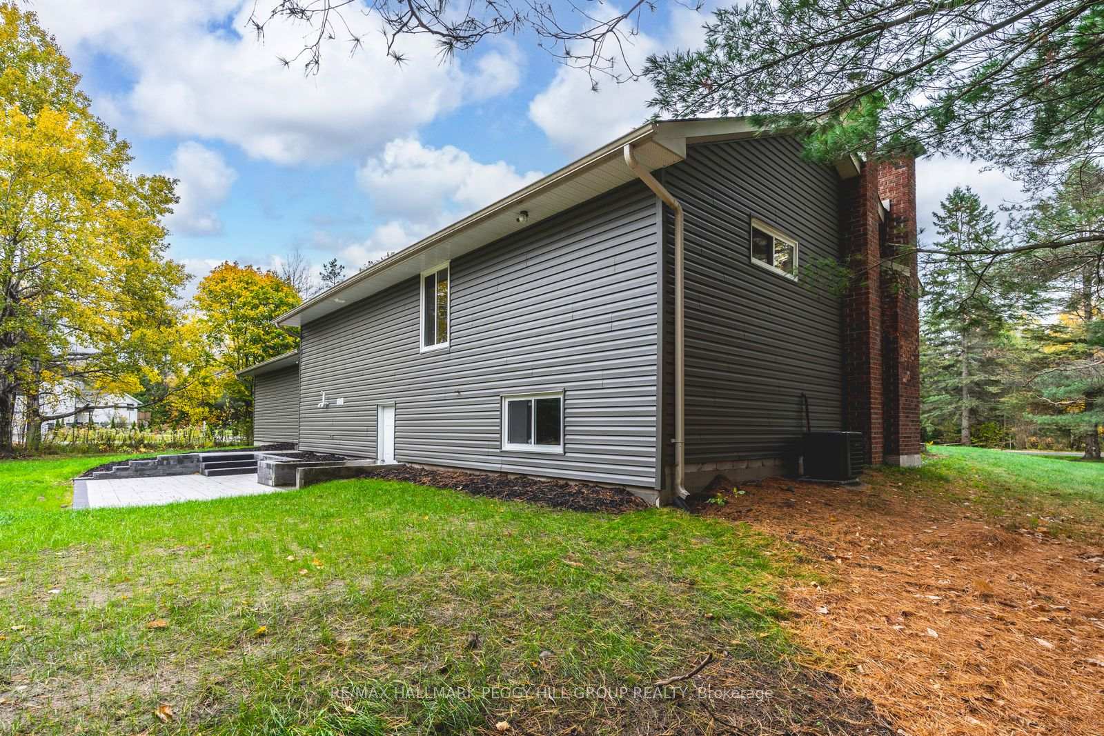 Photo 12 of 16 Hillview Crescent, Springwater, Rural Springwater — HOMEH