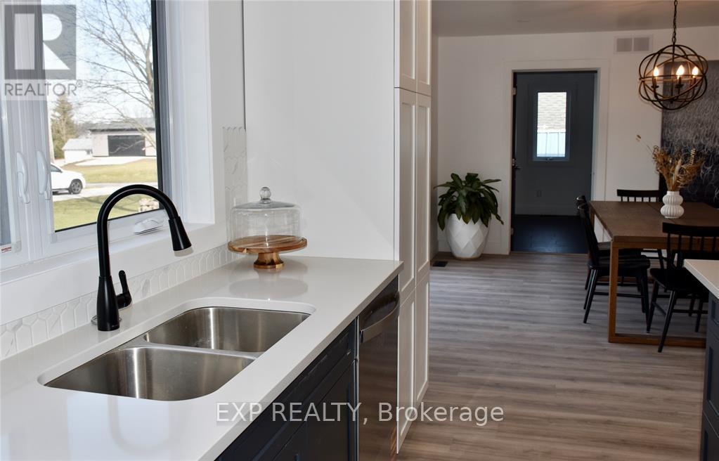 Photo 4 of 1193 Emily Street, St. Clair — HOMEH