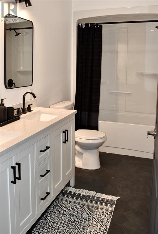 Photo 11 of 1193 Emily Street, St. Clair — HOMEH