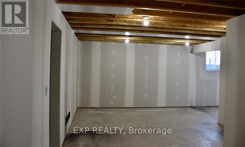 Photo 20 of 1193 Emily Street, St. Clair — HOMEH