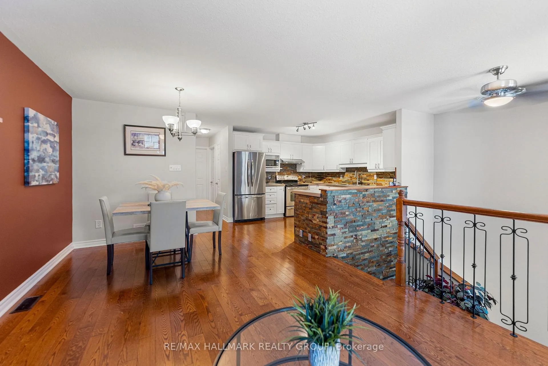 Photo 5 of 62 Whalings Circle, Ottawa, Stittsville (Central) — HOMEH
