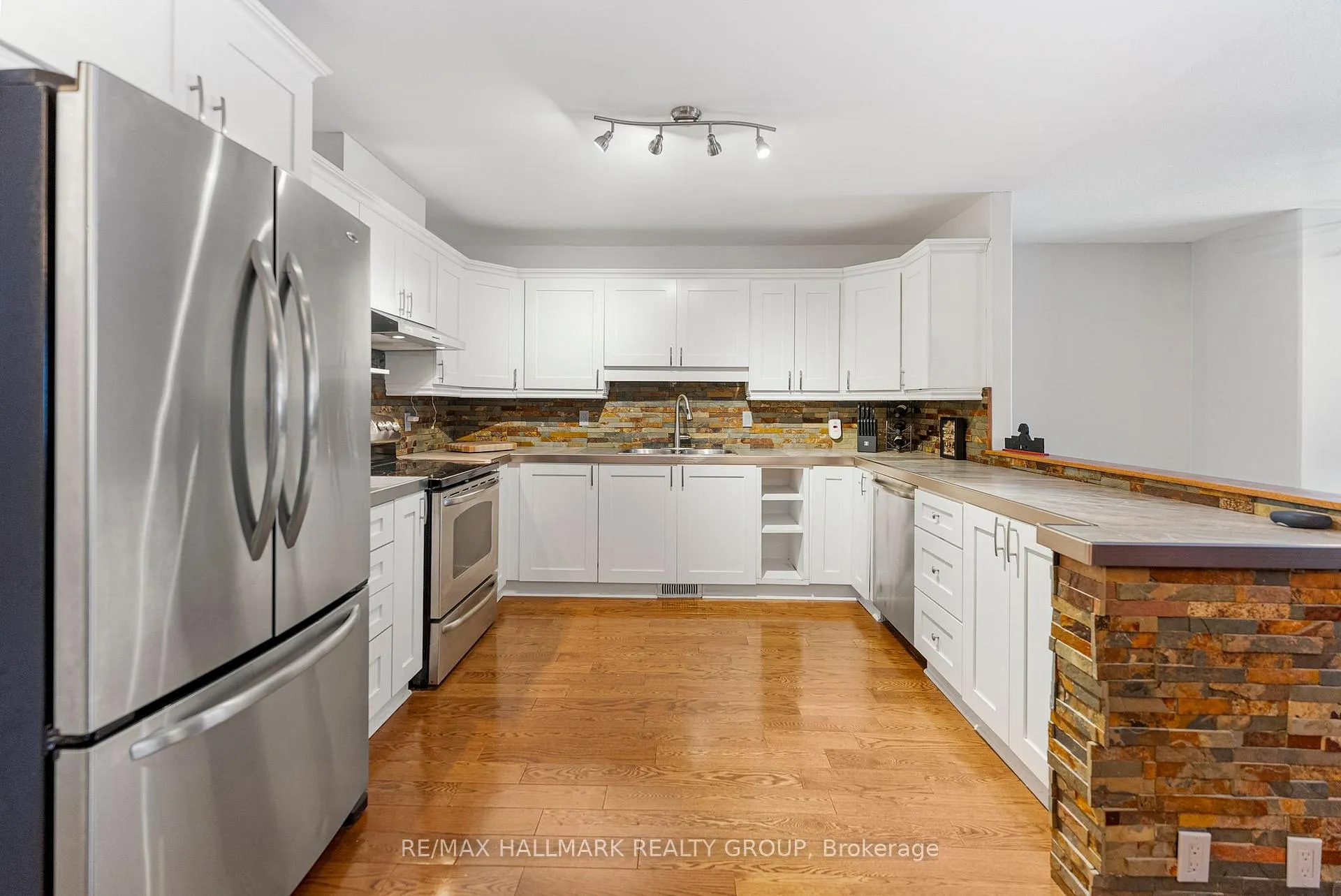Photo 6 of 62 Whalings Circle, Ottawa, Stittsville (Central) — HOMEH