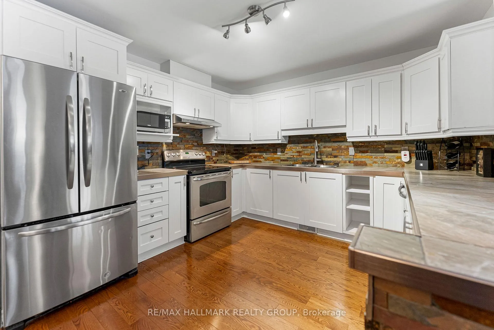 Photo 8 of 62 Whalings Circle, Ottawa, Stittsville (Central) — HOMEH