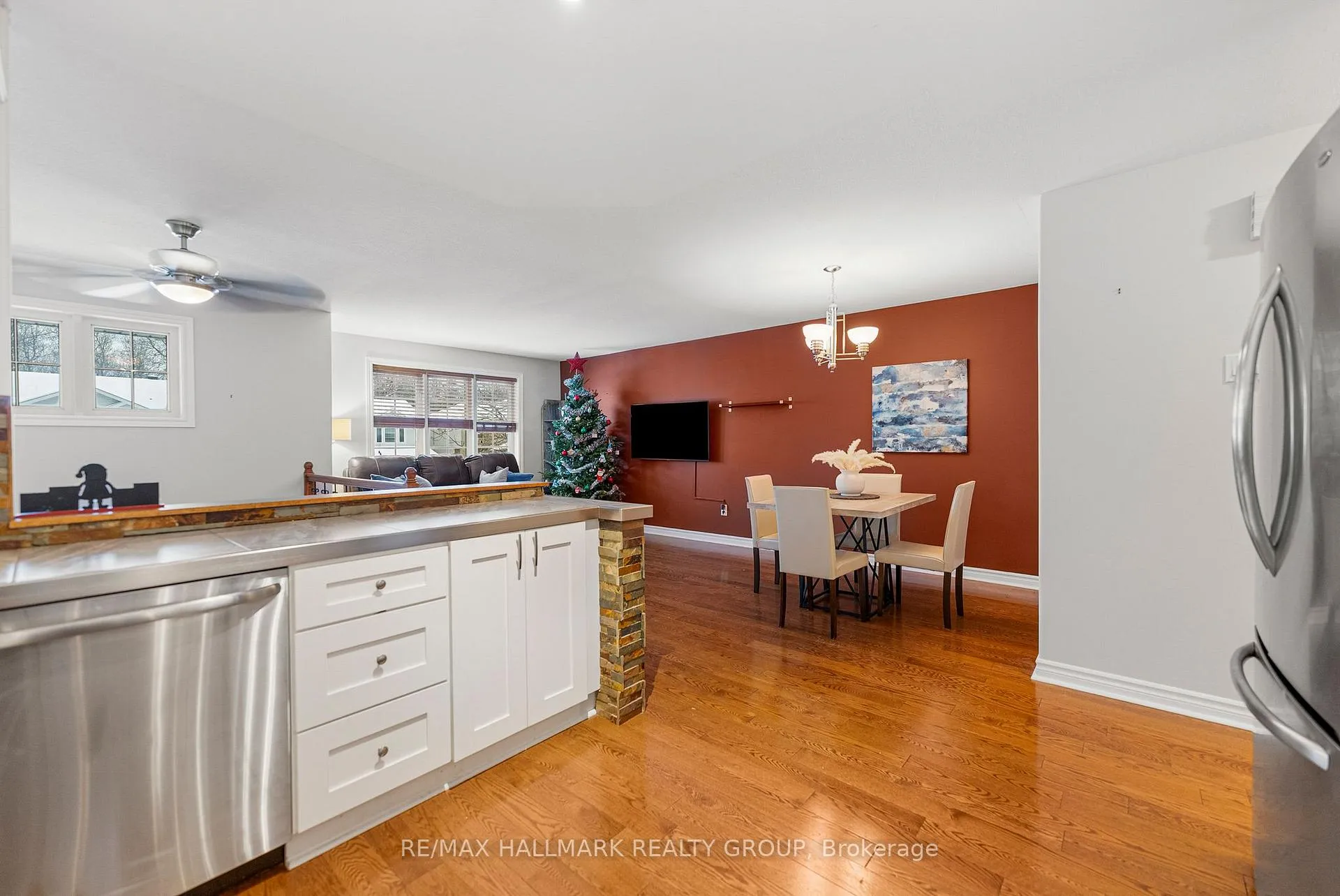 Photo 9 of 62 Whalings Circle, Ottawa, Stittsville (Central) — HOMEH