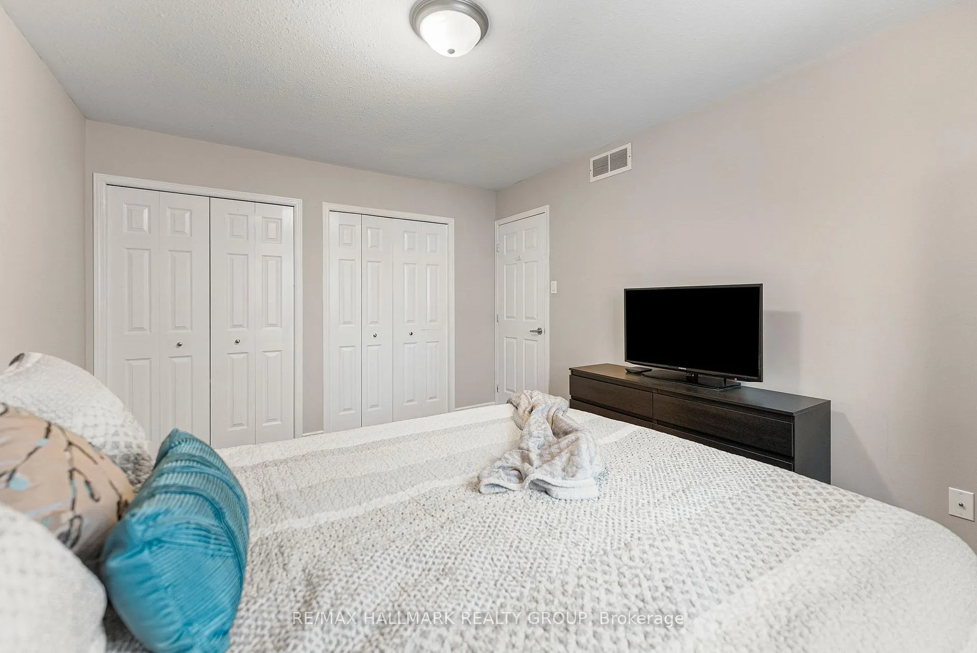 Photo 16 of 62 Whalings Circle, Ottawa, Stittsville (Central) — HOMEH