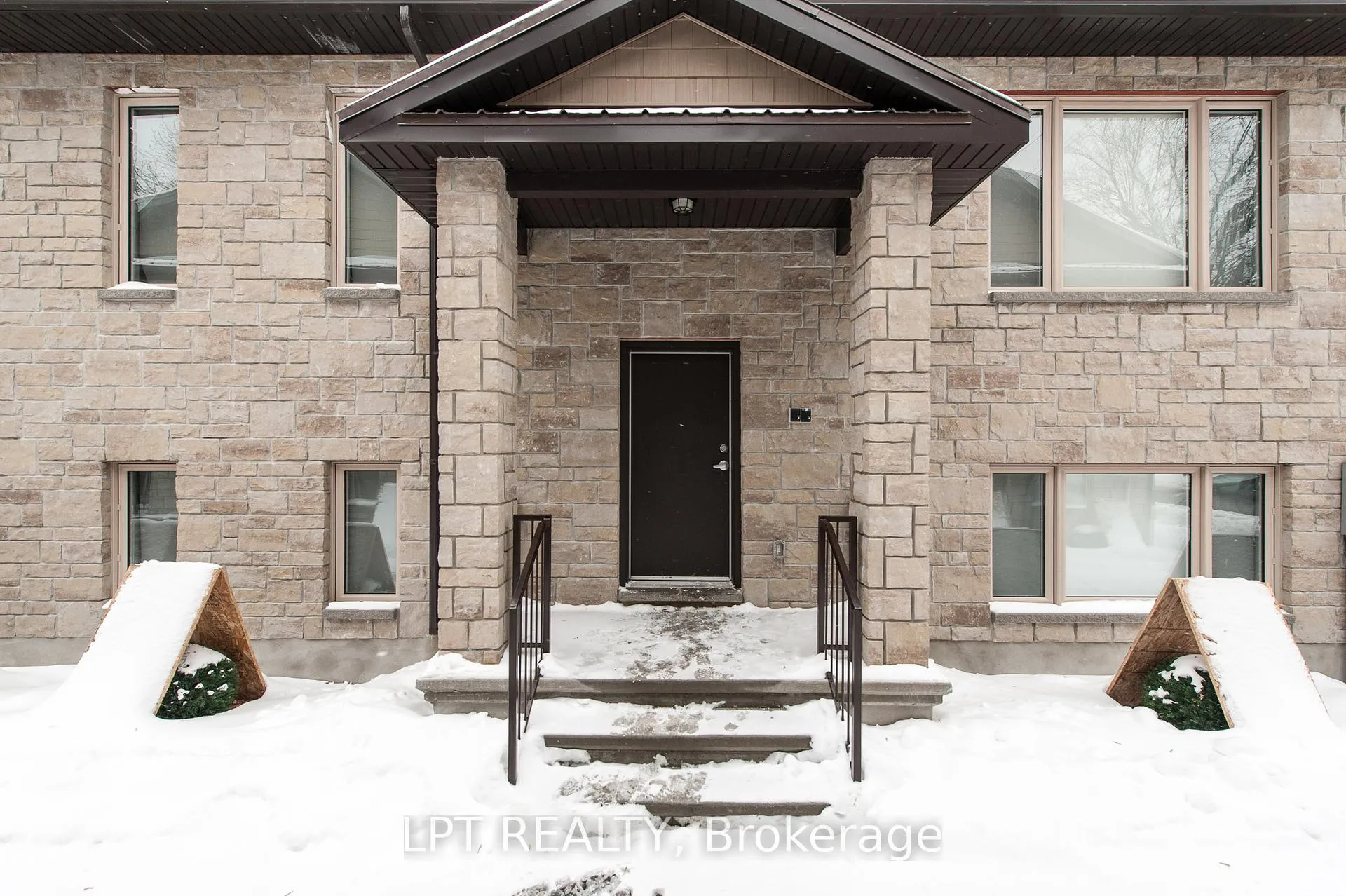 Photo 2 of Unit A, 3528 McBean Street, Ottawa, Richmond — HOMEH