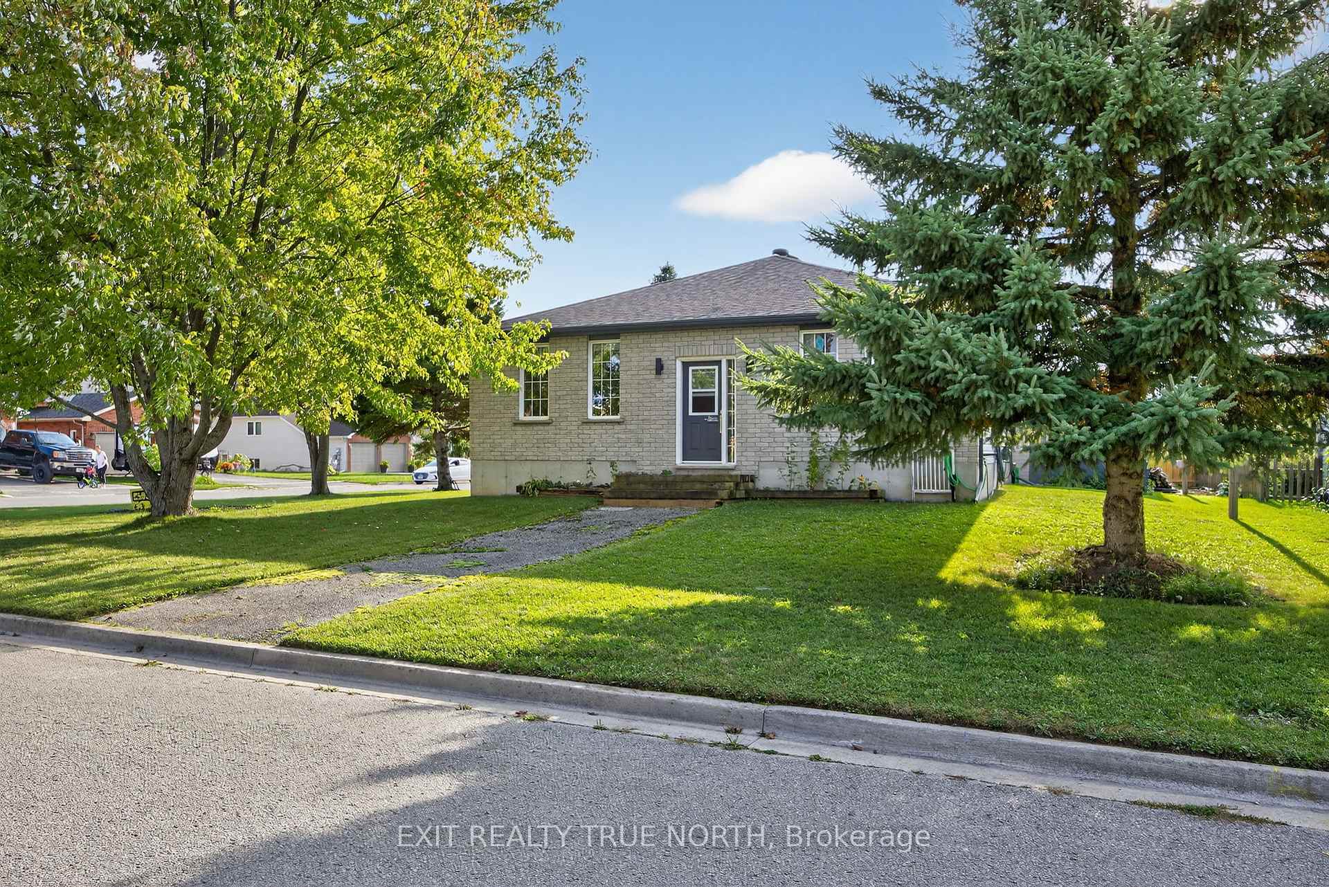 Photo 2 of 165 Ritchie Crescent, Springwater, Elmvale — HOMEH