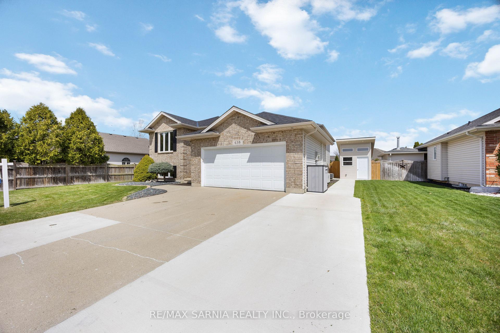 Photo 2 of 638 Bentinck Drive, St. Clair — HOMEH