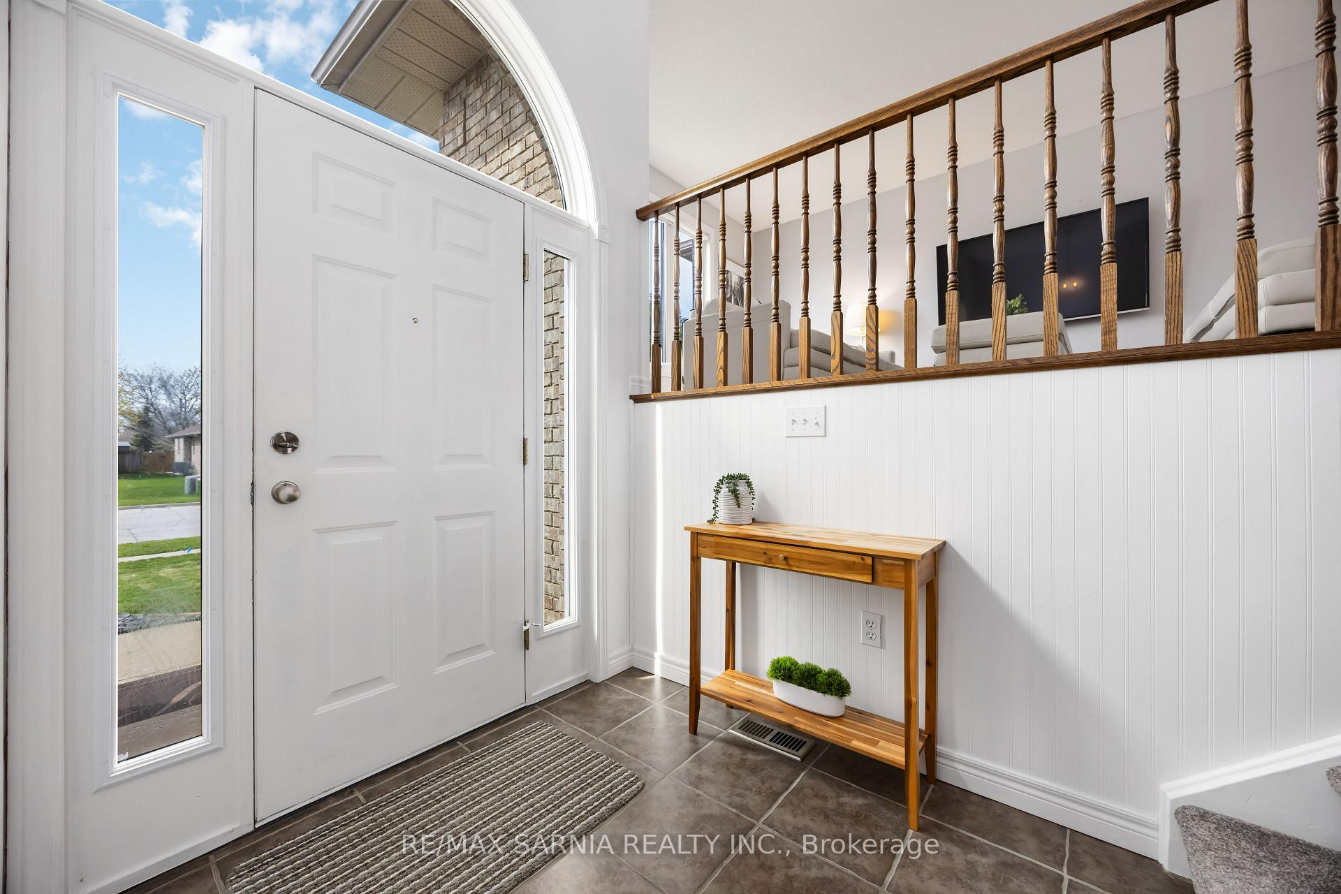 Photo 3 of 638 Bentinck Drive, St. Clair — HOMEH
