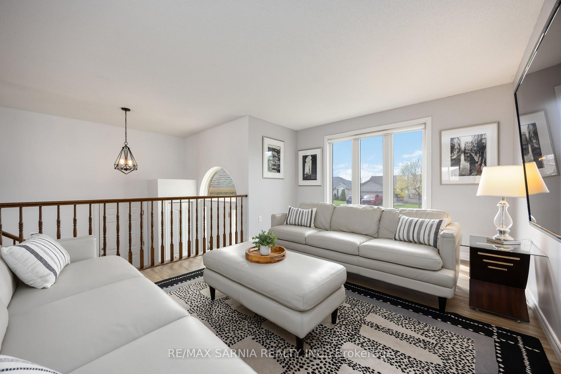 Photo 4 of 638 Bentinck Drive, St. Clair — HOMEH