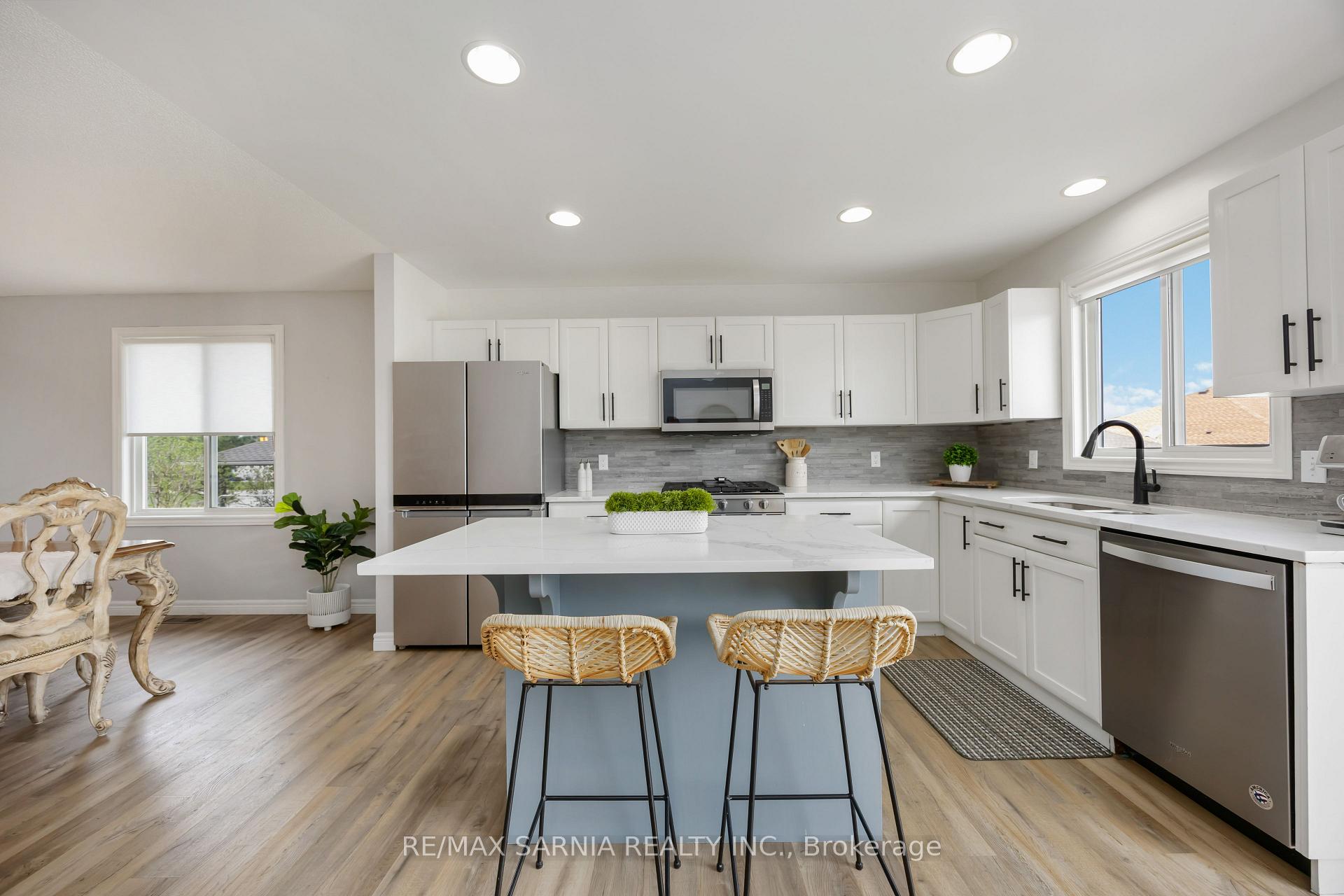 Photo 10 of 638 Bentinck Drive, St. Clair — HOMEH
