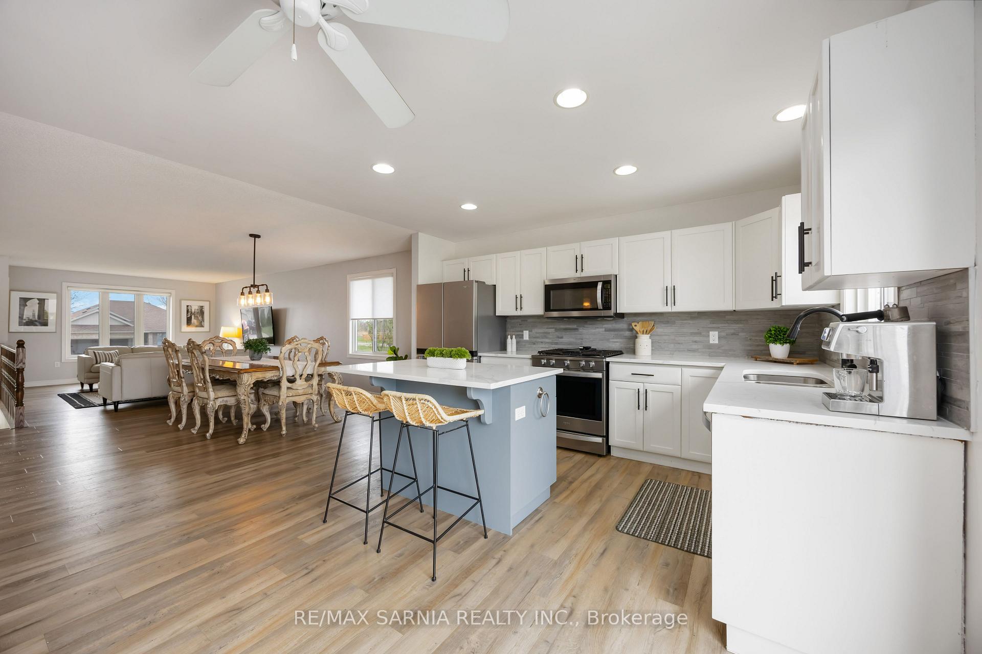 Photo 11 of 638 Bentinck Drive, St. Clair — HOMEH