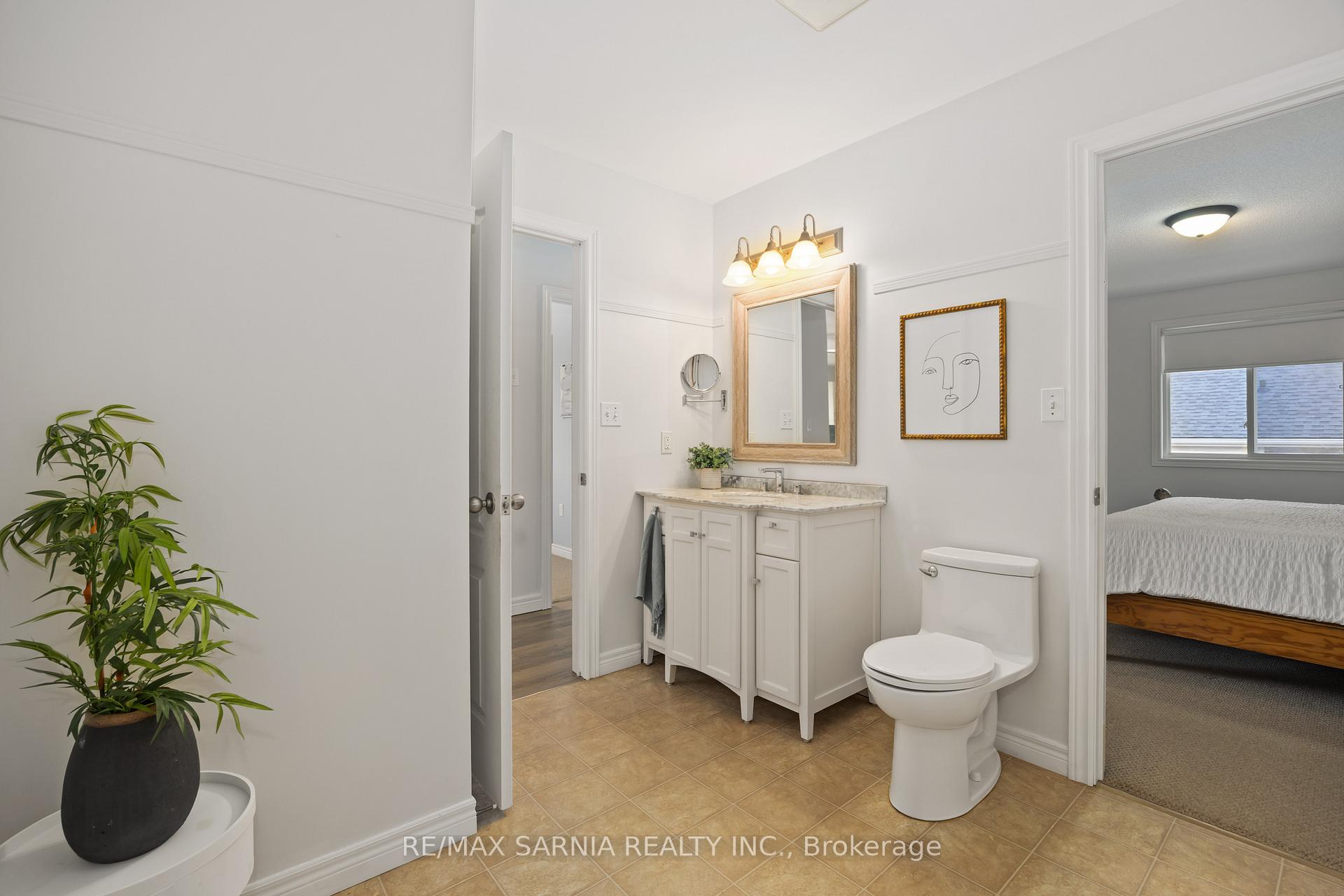 Photo 13 of 638 Bentinck Drive, St. Clair — HOMEH