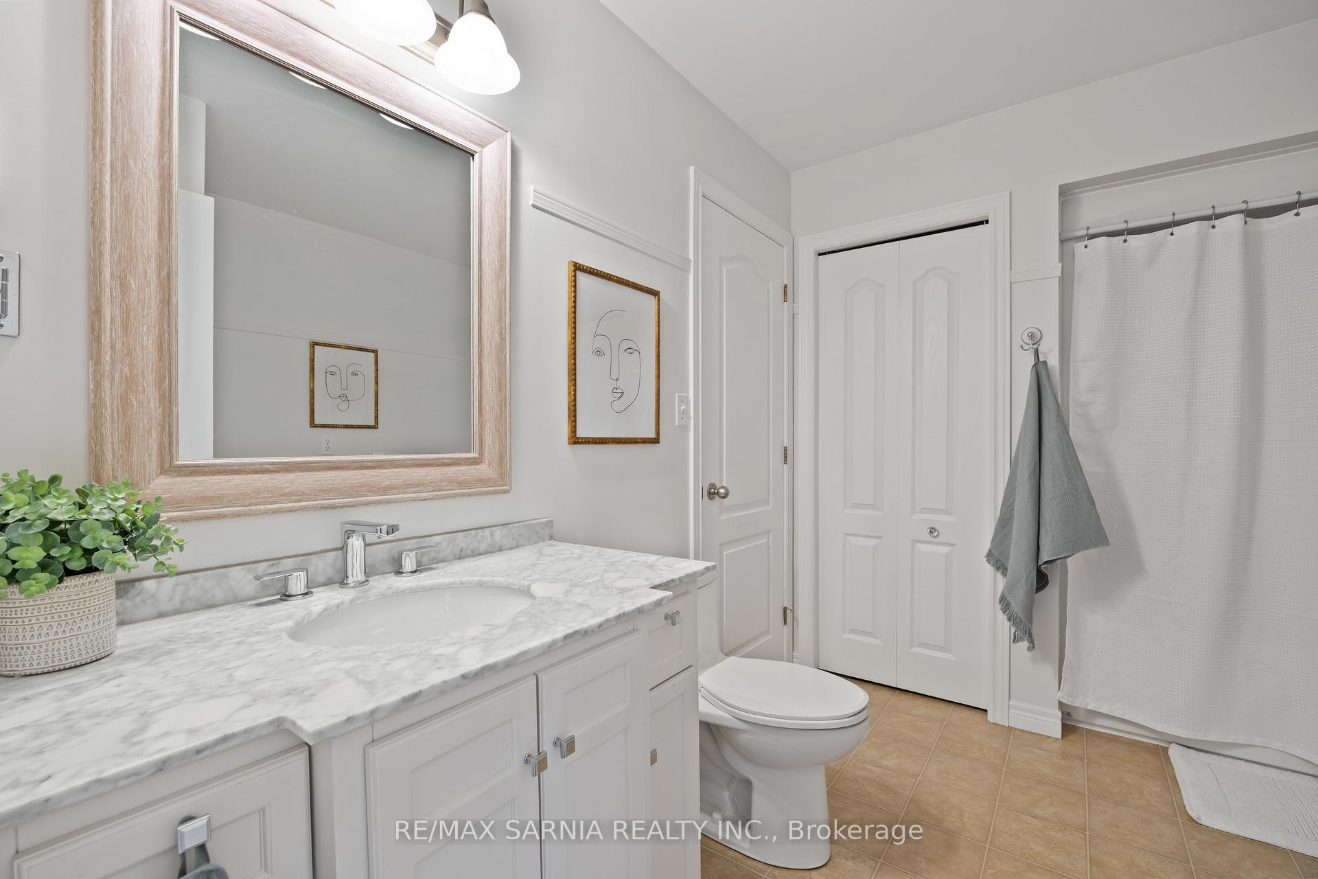 Photo 14 of 638 Bentinck Drive, St. Clair — HOMEH
