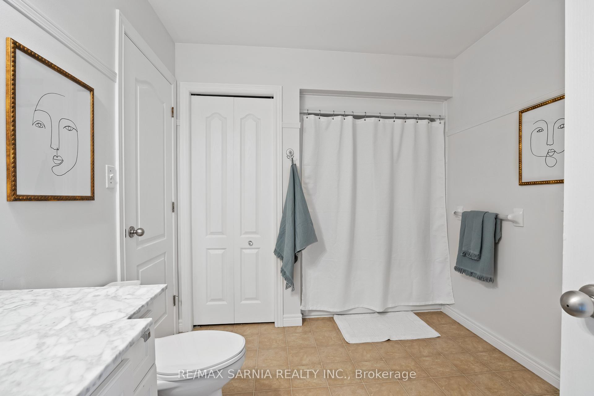 Photo 15 of 638 Bentinck Drive, St. Clair — HOMEH